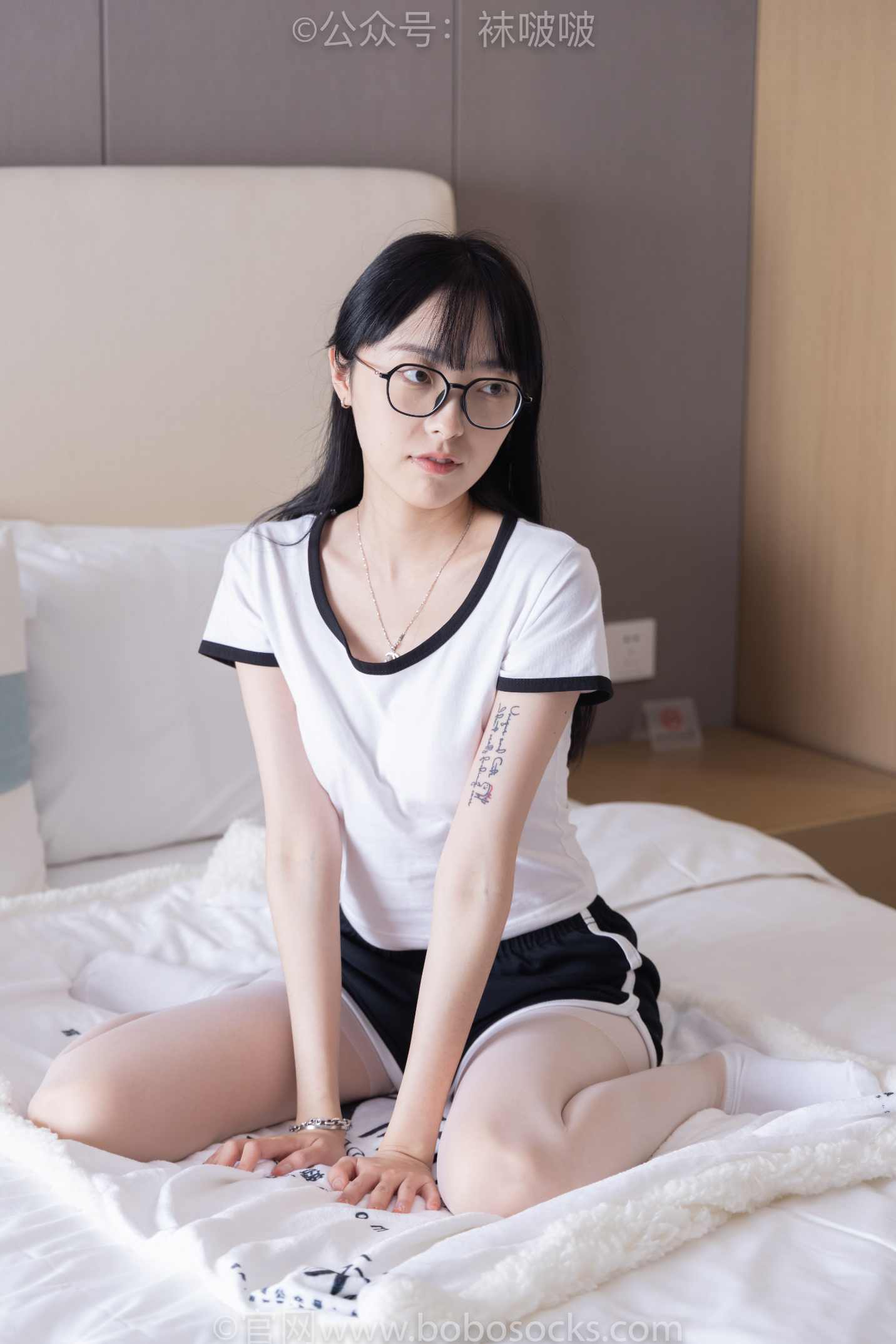 【网盘】[袜啵啵]NO.037稚予-帆布鞋、短白棉袜、白丝