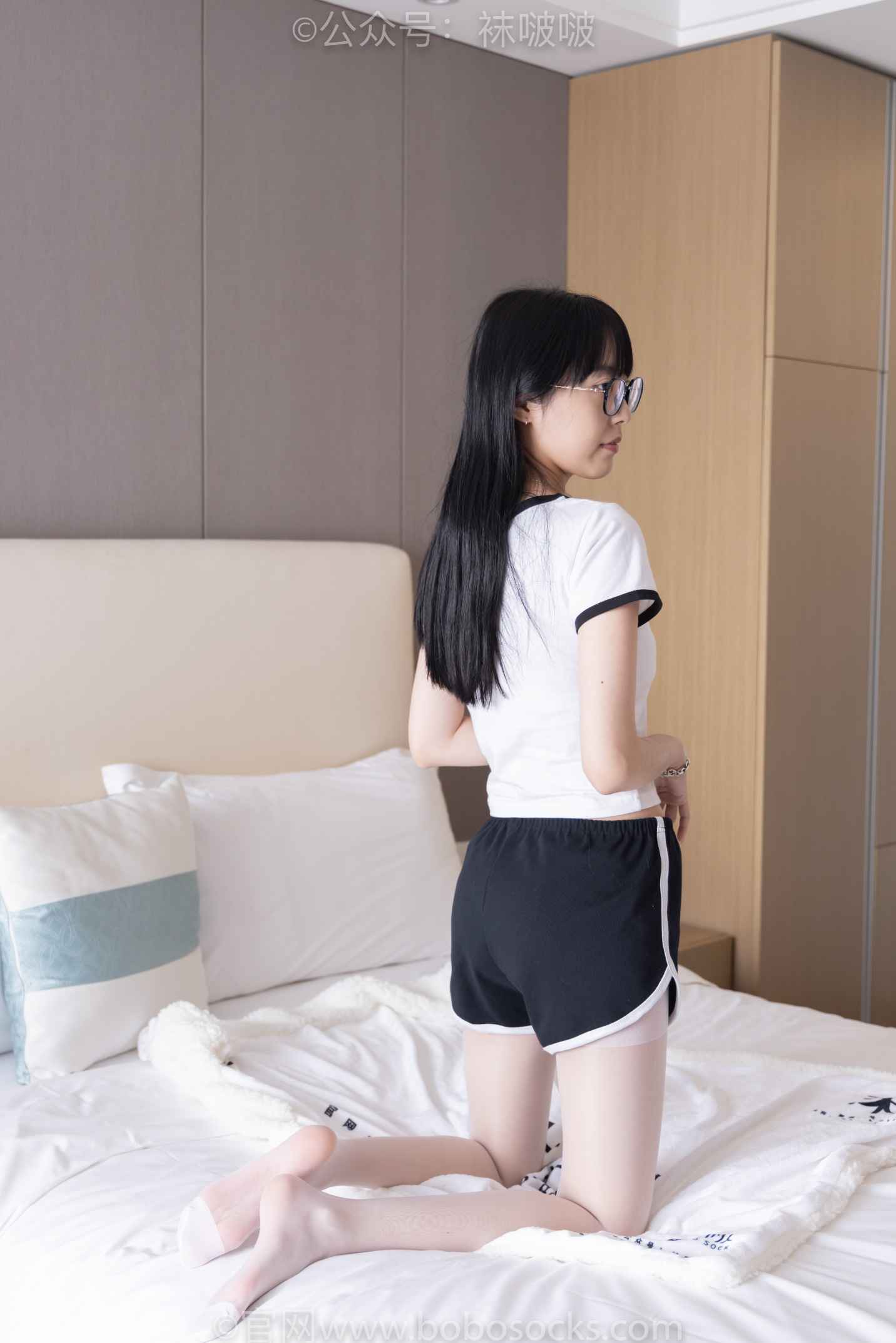 【网盘】[袜啵啵]NO.037稚予-帆布鞋、短白棉袜、白丝