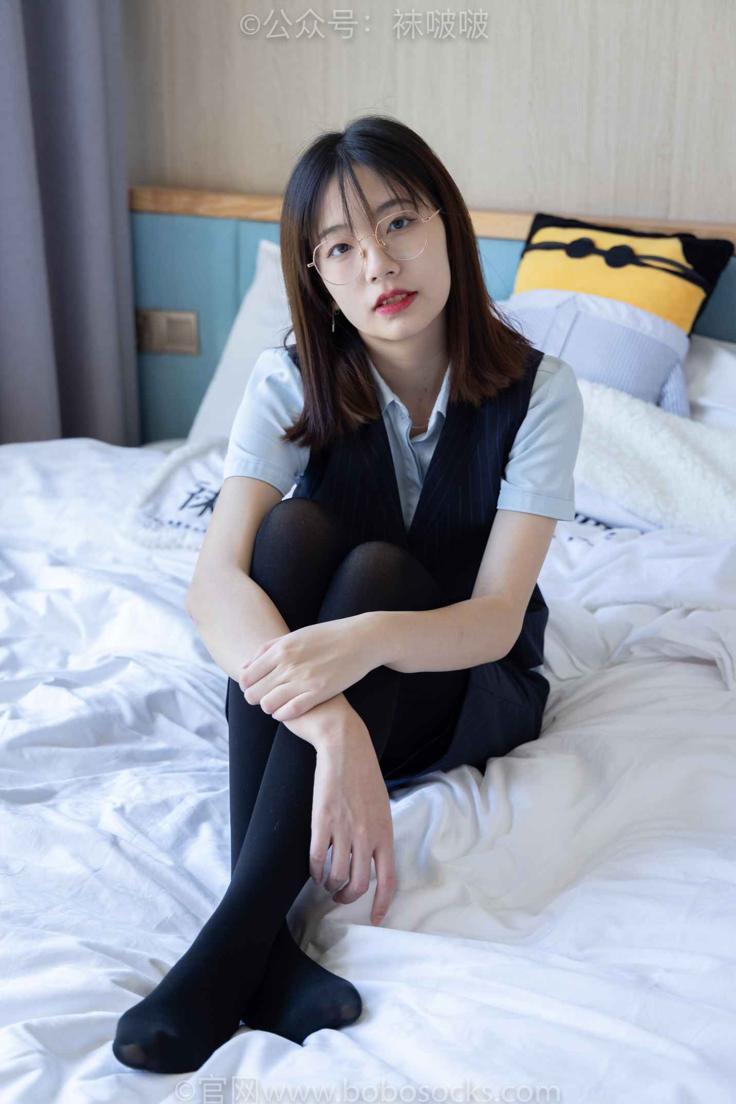 【网盘】[袜啵啵]NO.038小甜豆-建行行服、高跟鞋、厚黑丝