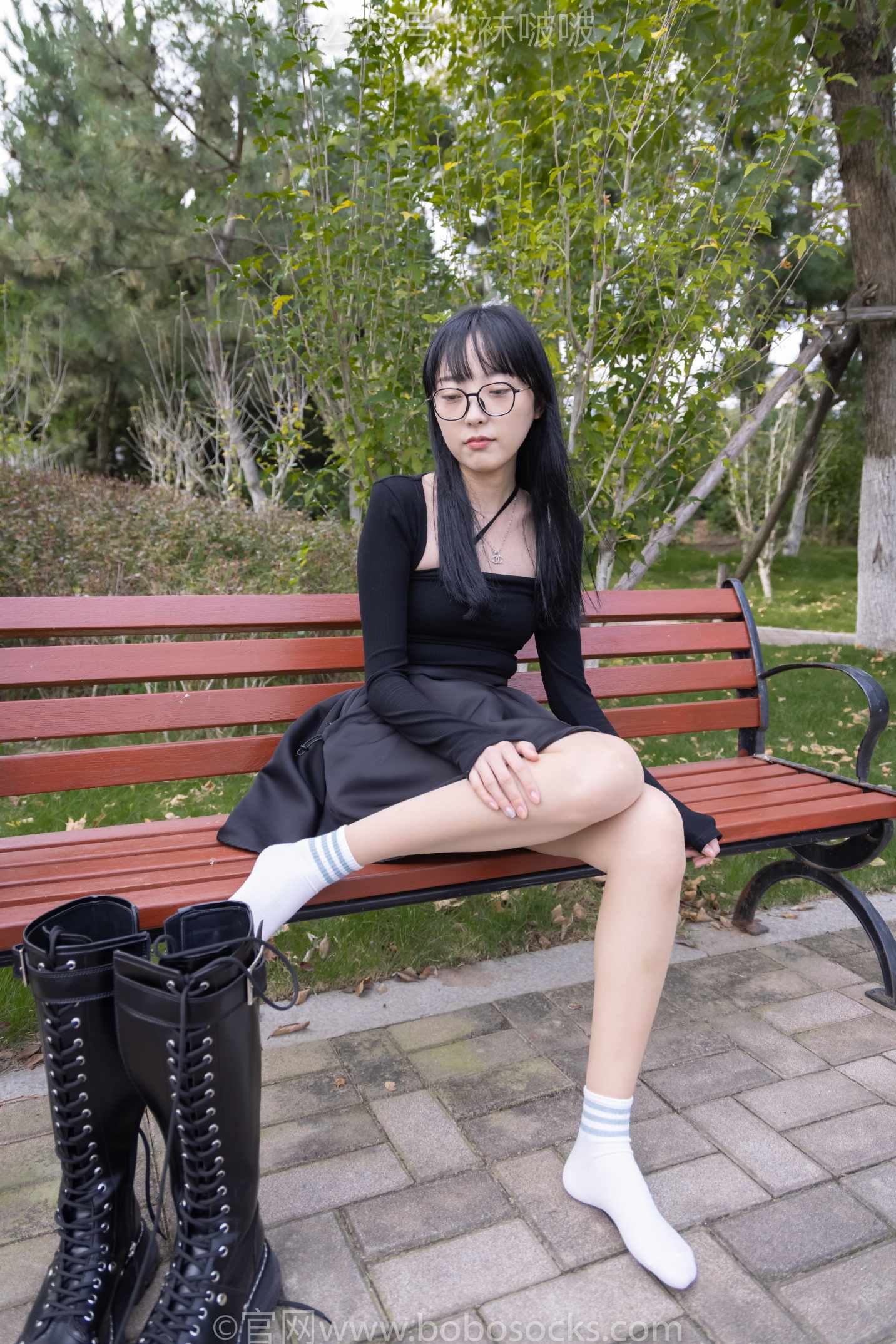 【网盘】[袜啵啵]NO.040稚予-长靴、白棉袜、肉丝