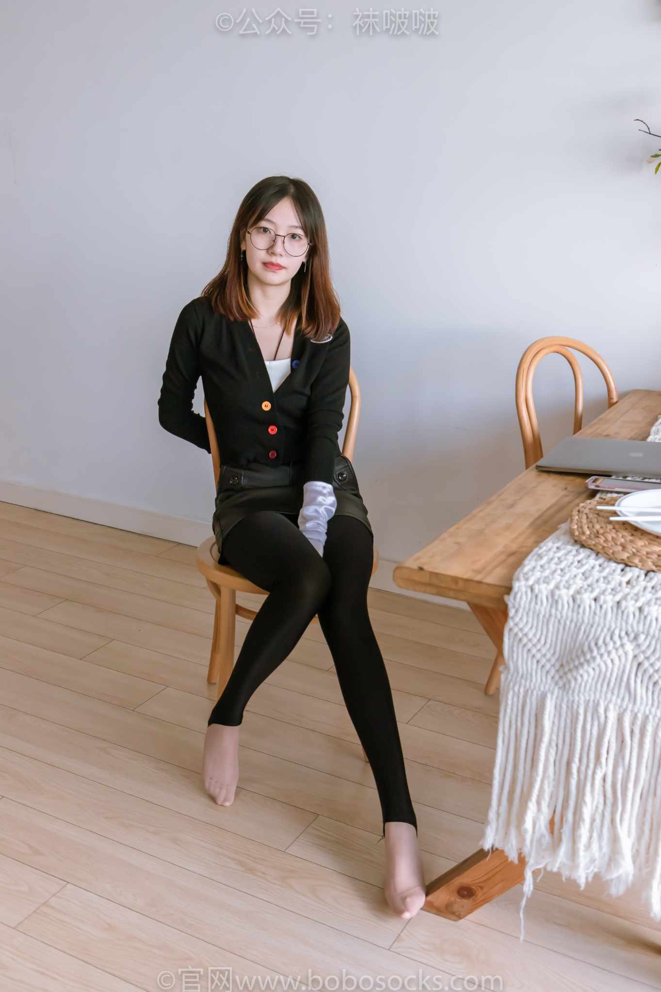 【网盘】[袜啵啵]NO.041小甜豆-高跟长靴、黑色踩脚裤、肉丝