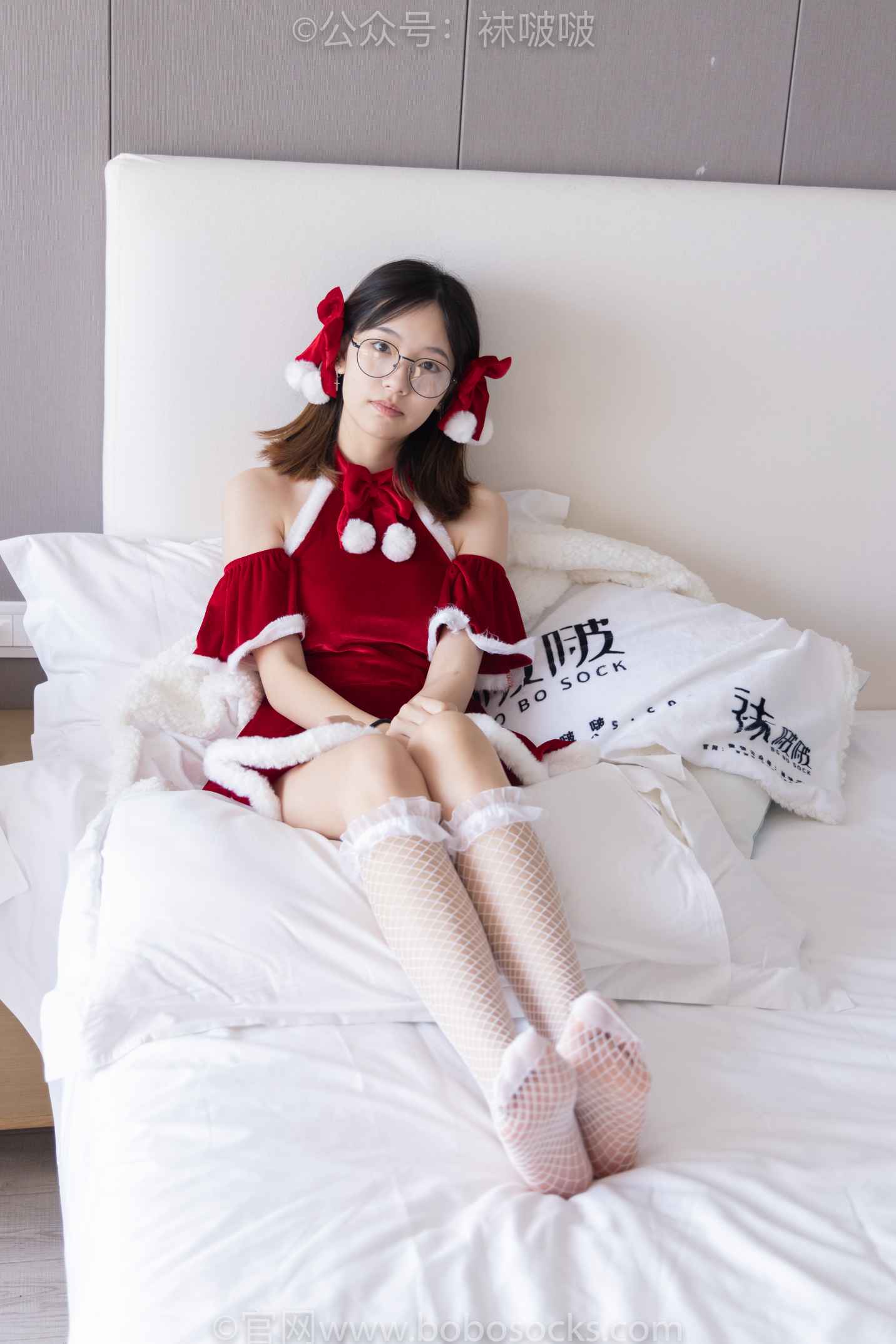 【网盘】[袜啵啵]NO.043小甜豆-圣诞服、平底鞋、高跟鞋、白色渔网袜