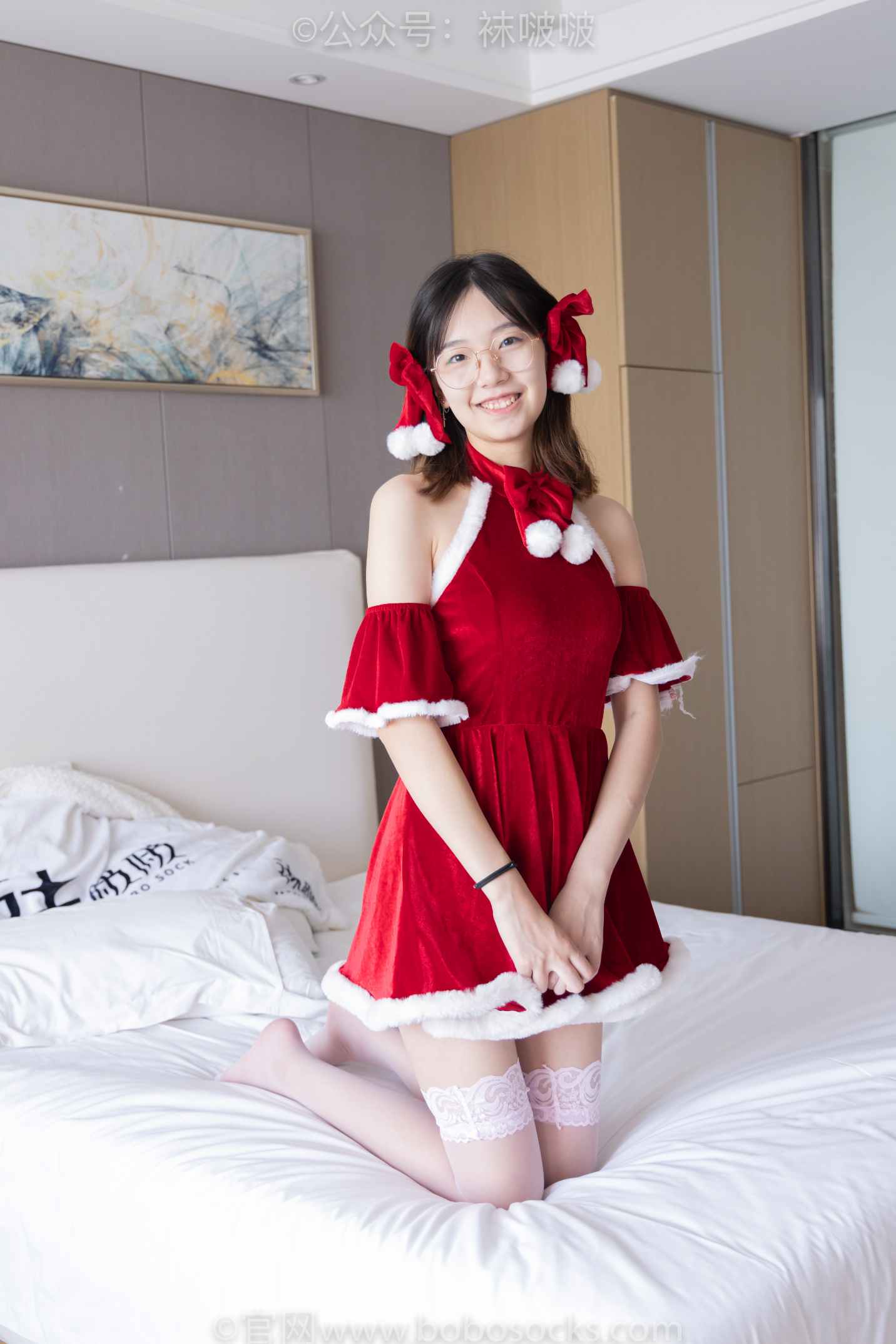 【网盘】[袜啵啵]NO.043小甜豆-圣诞服、平底鞋、高跟鞋、白色渔网袜