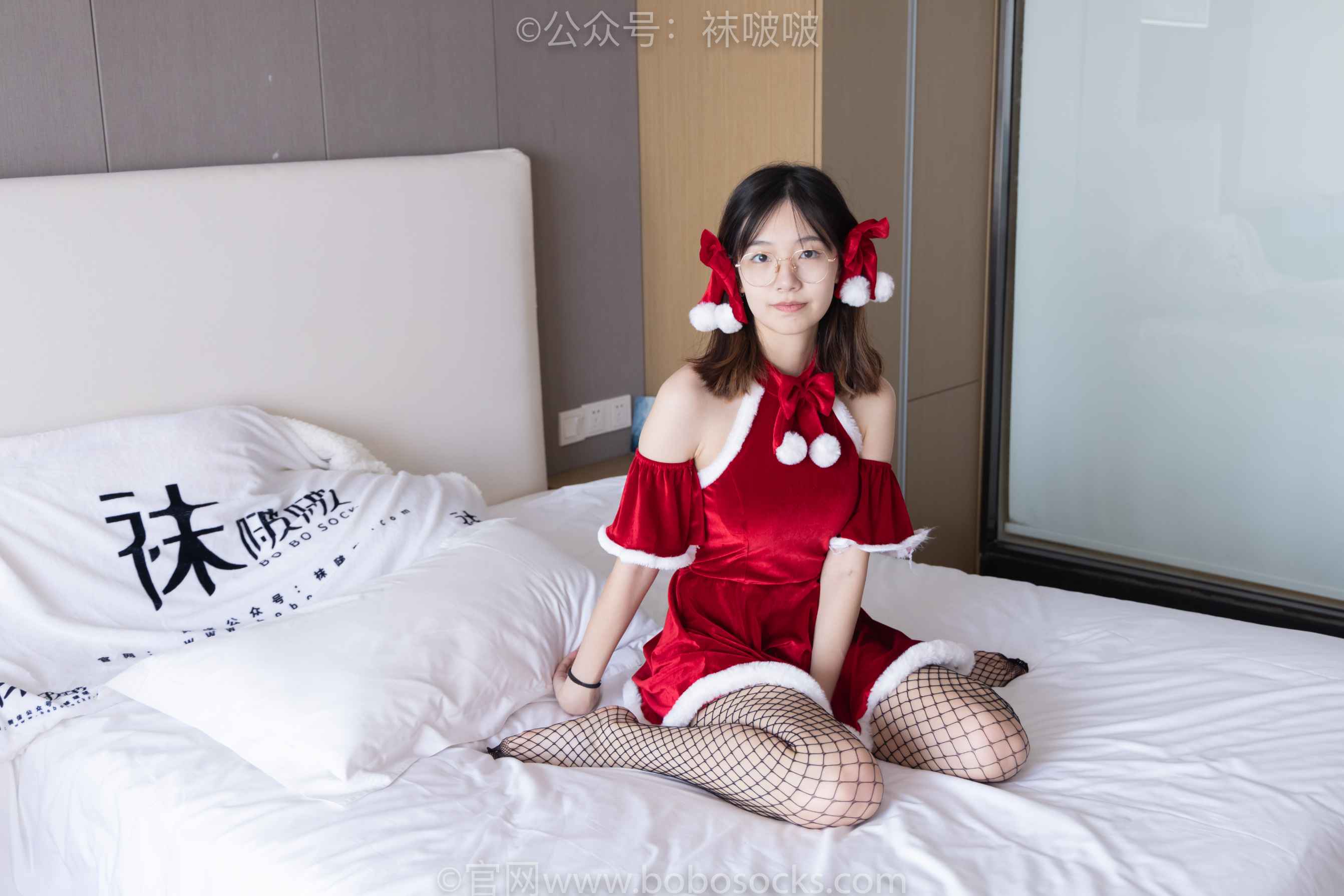 【网盘】[袜啵啵]NO.043小甜豆-圣诞服、平底鞋、高跟鞋、白色渔网袜