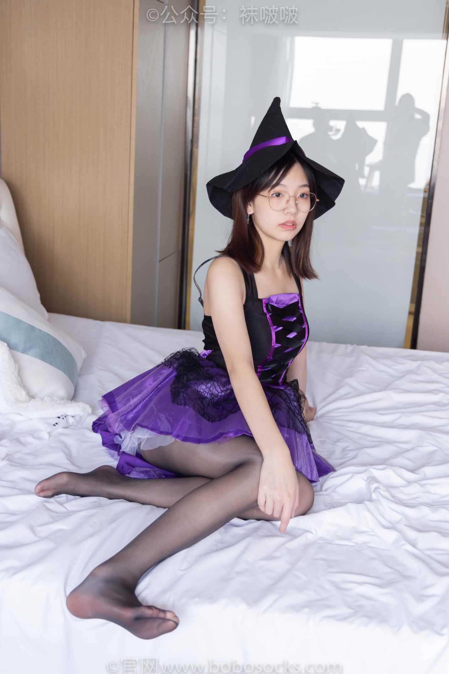 【网盘】[袜啵啵]NO.045小甜豆-小魔女装、高跟凉鞋、油亮黑丝