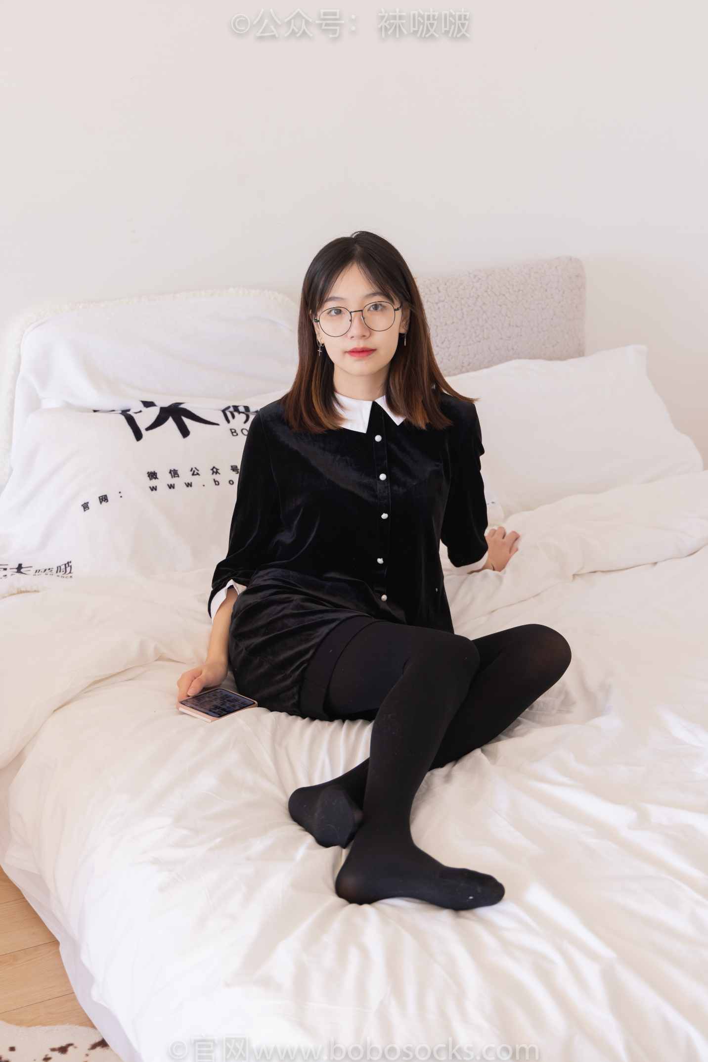 【网盘】[袜啵啵]NO.053小甜豆-皮鞋、厚黑丝、黑色蕾丝船袜