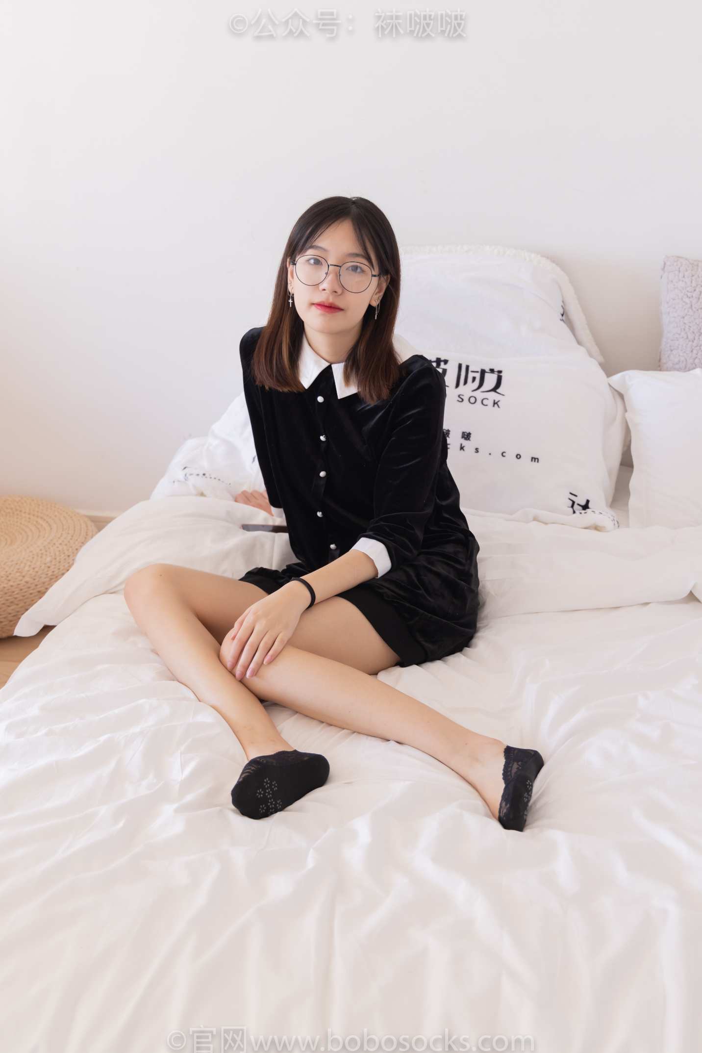 【网盘】[袜啵啵]NO.053小甜豆-皮鞋、厚黑丝、黑色蕾丝船袜