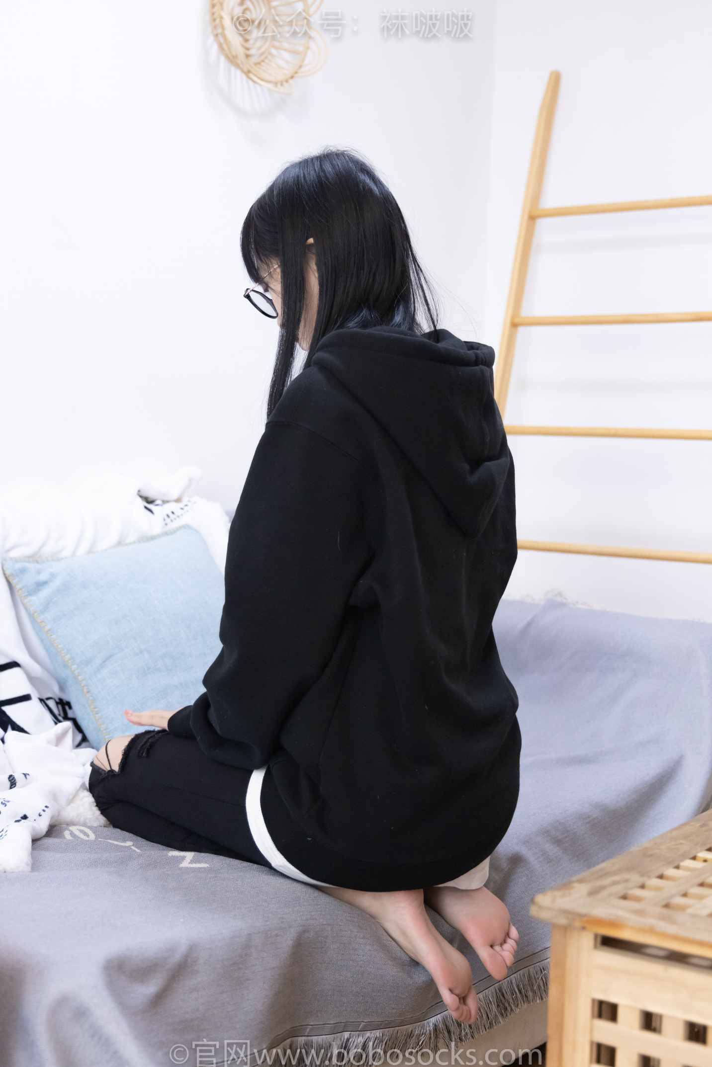 【网盘】[袜啵啵]NO.061稚予-短靴、白棉袜、裸足