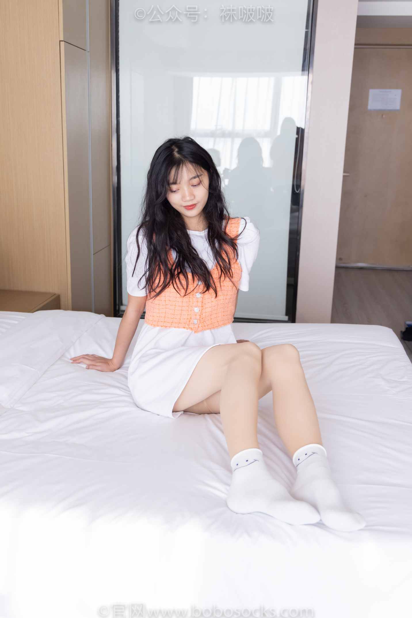 【网盘】[袜啵啵]NO.062 涵涵-运动鞋、白棉袜、厚肉丝