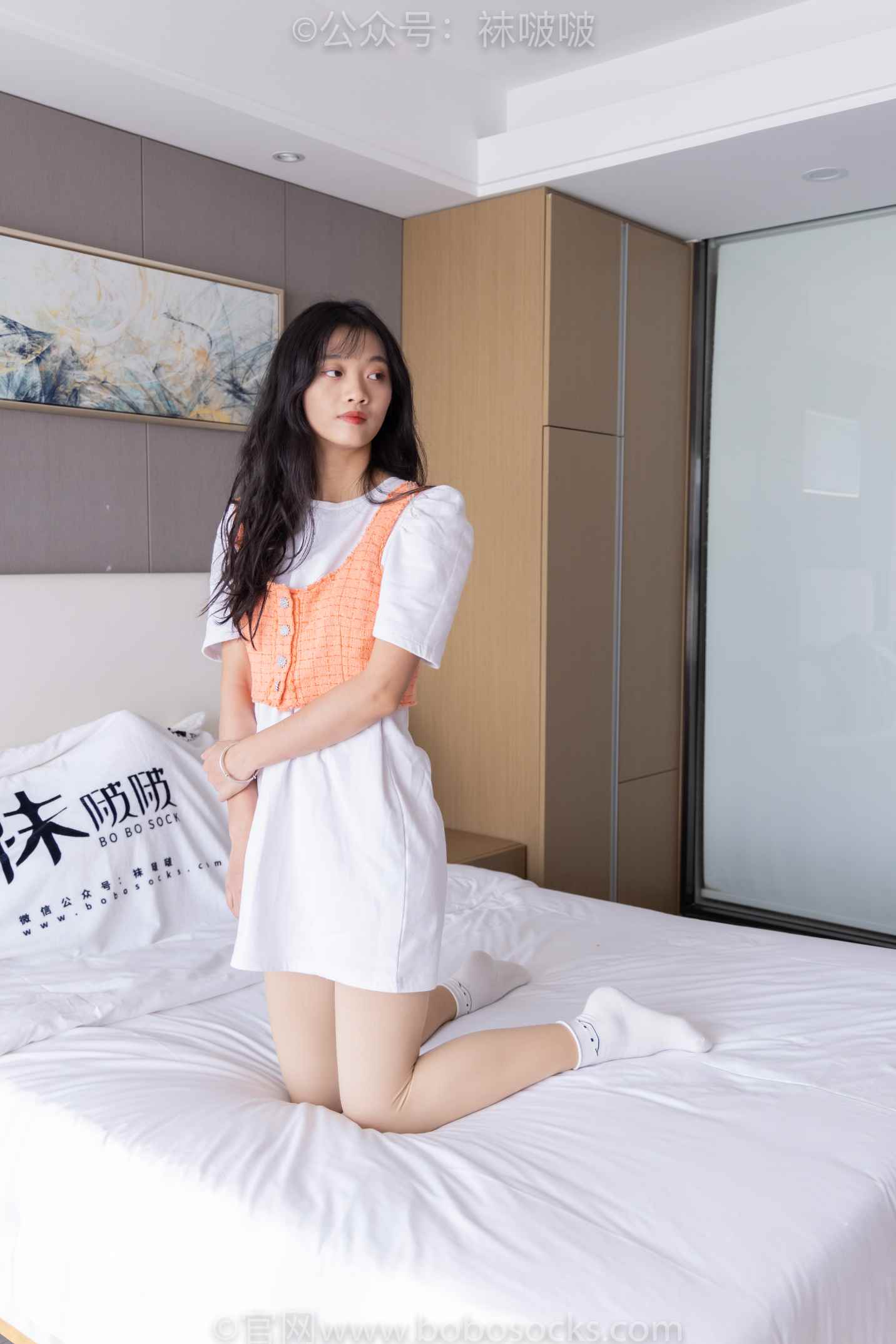 【网盘】[袜啵啵]NO.062 涵涵-运动鞋、白棉袜、厚肉丝