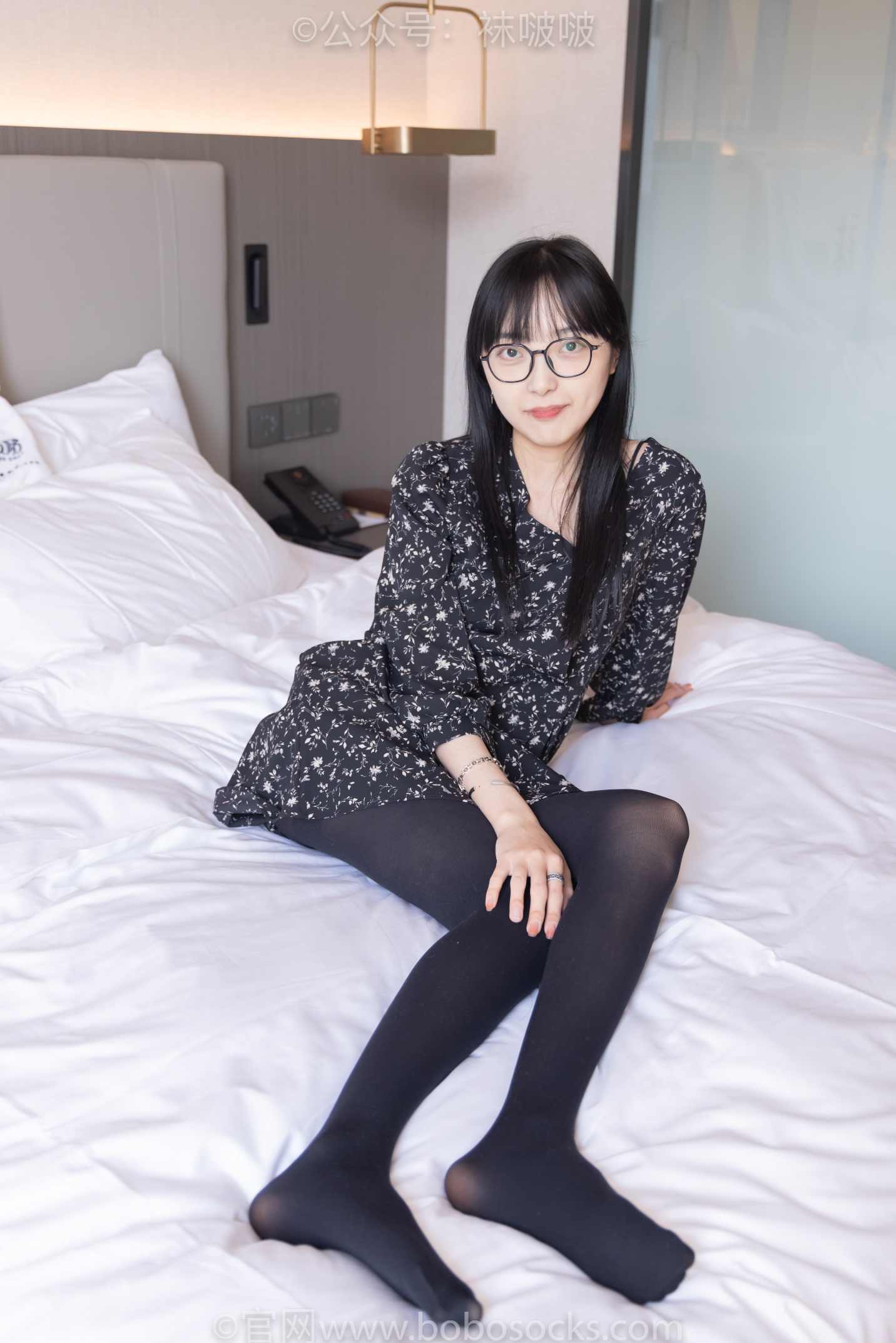 【网盘】[袜啵啵]NO.064稚予-平底鞋、厚黑丝