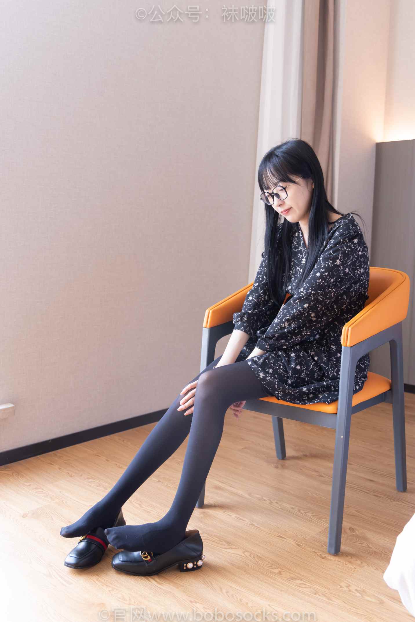 【网盘】[袜啵啵]NO.064稚予-平底鞋、厚黑丝