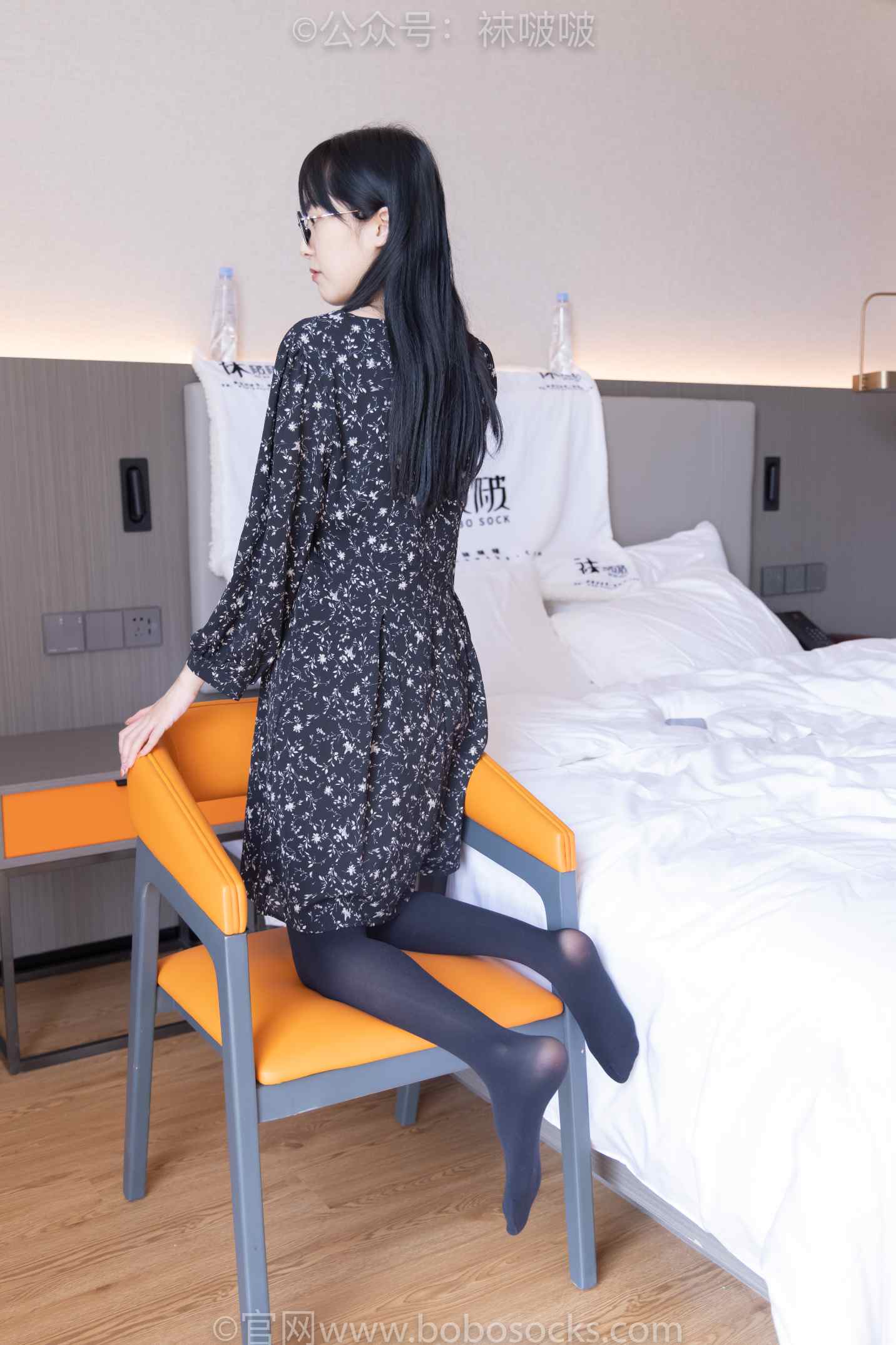 【网盘】[袜啵啵]NO.064稚予-平底鞋、厚黑丝