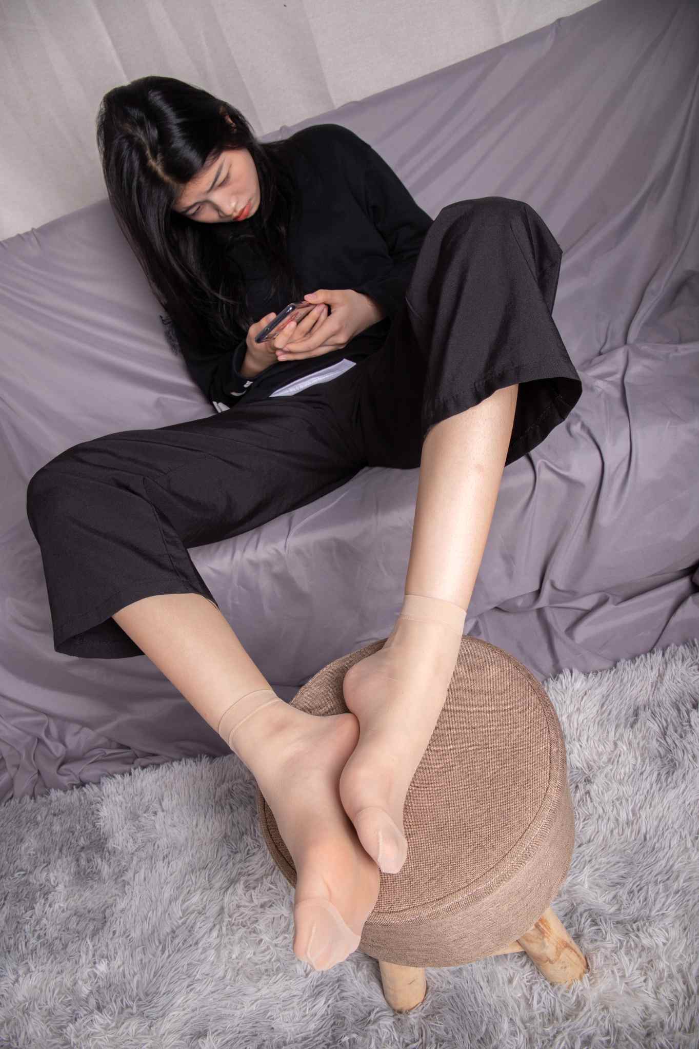 【网盘】[南国足艺]11-模特秋秋超性感肉丝美脚，这脚真是漂亮，越看越喜欢！