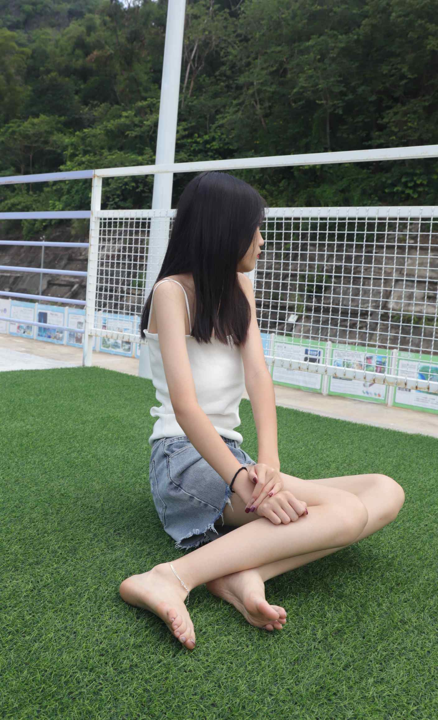 【网盘】[Pary学生模拍]005 使出混身解数终于哄得表妹拍了套吊带美脚图