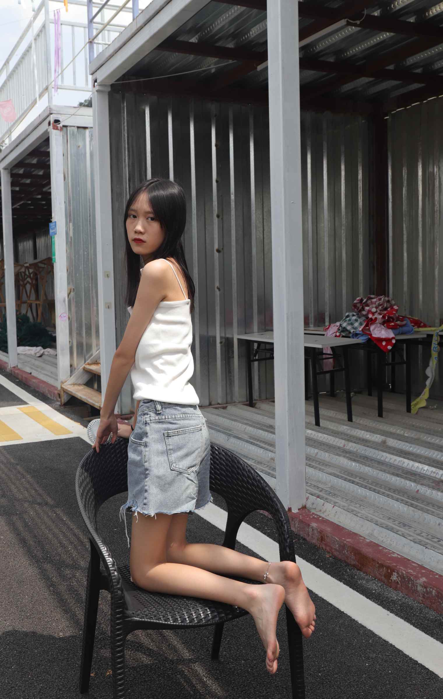 【网盘】[Pary学生模拍]005 使出混身解数终于哄得表妹拍了套吊带美脚图