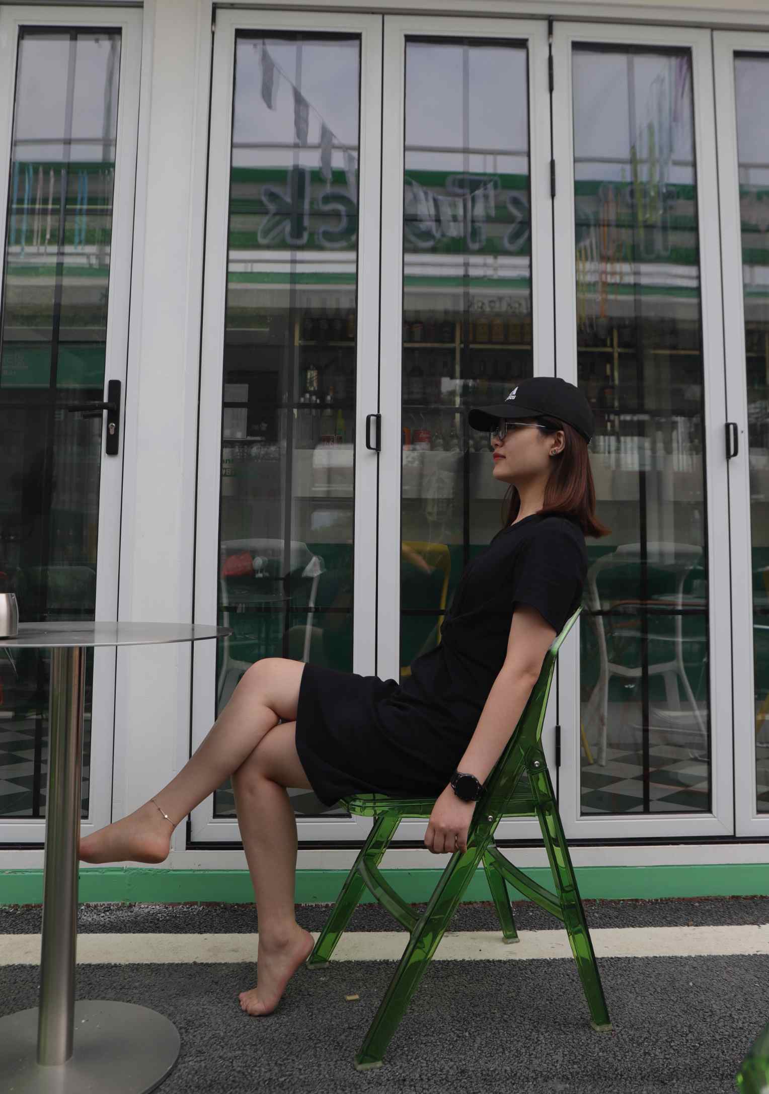 【网盘】[Pary学生模拍]008 新模琳琳从运动鞋里拿出来的原味小白脚