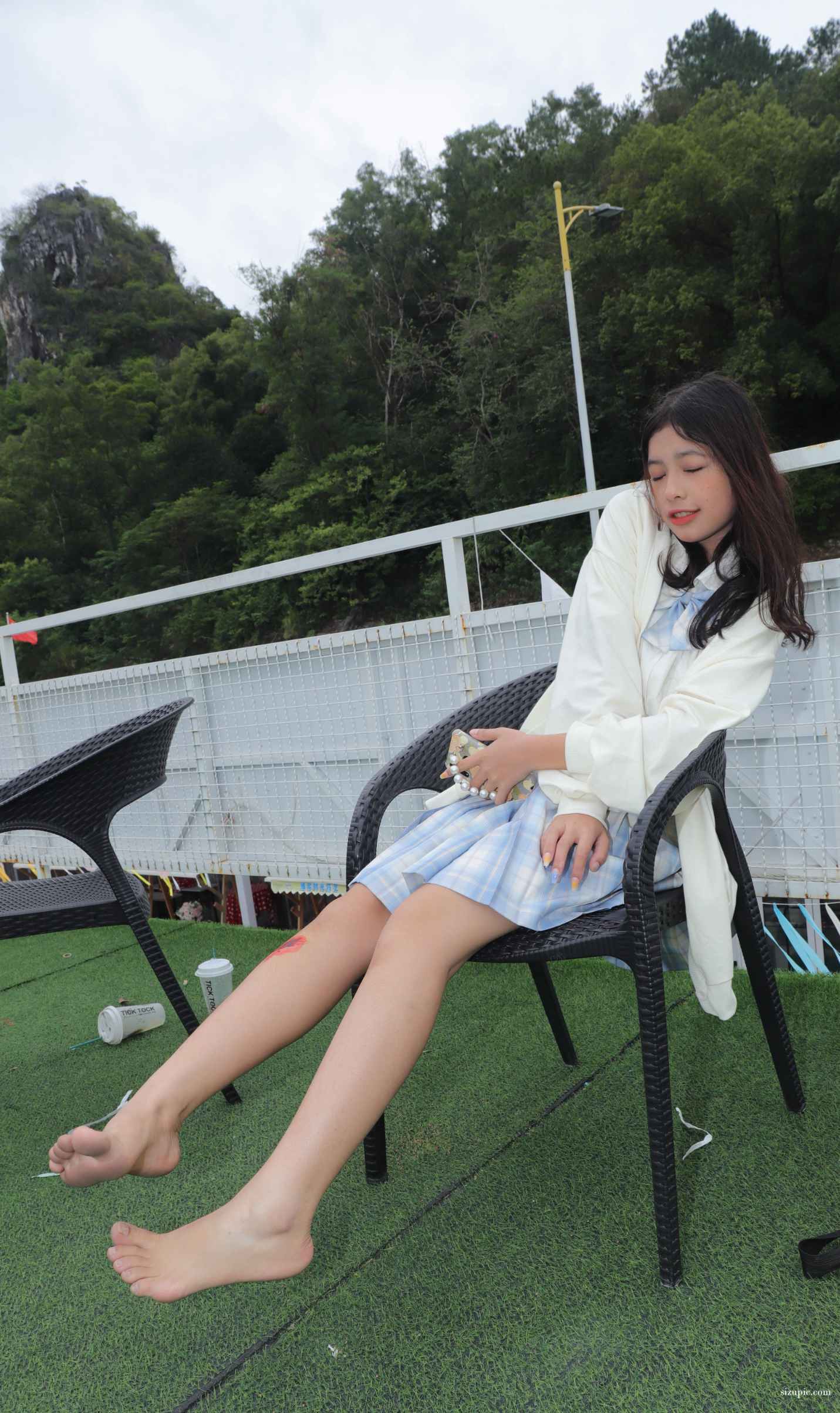 【网盘】[Pary学生模拍]025 朱朱桌子上秀脚