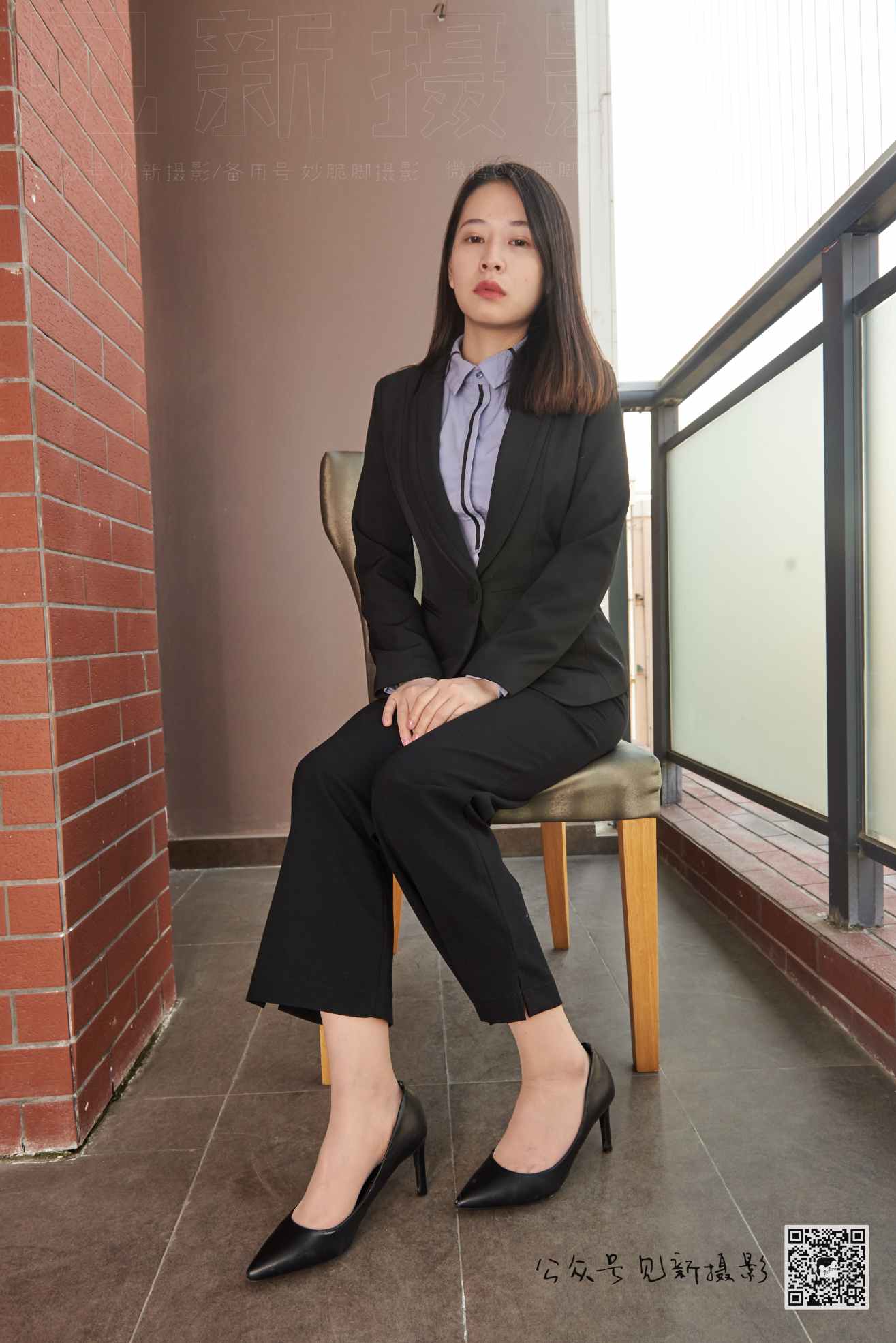 【网盘】[见新摄影]NO.019-小江-户外裤里丝高跟