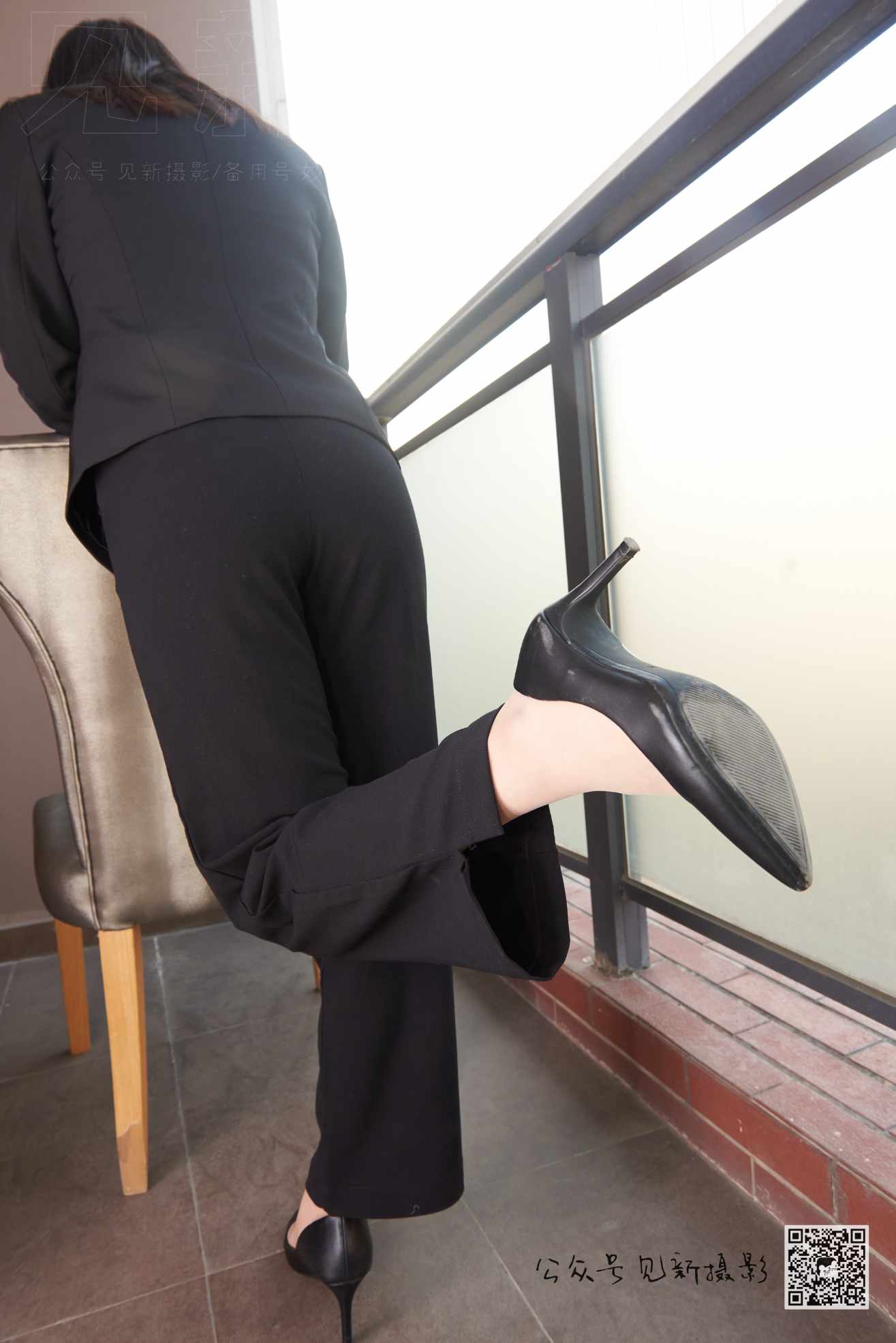 【网盘】[见新摄影]NO.019-小江-户外裤里丝高跟