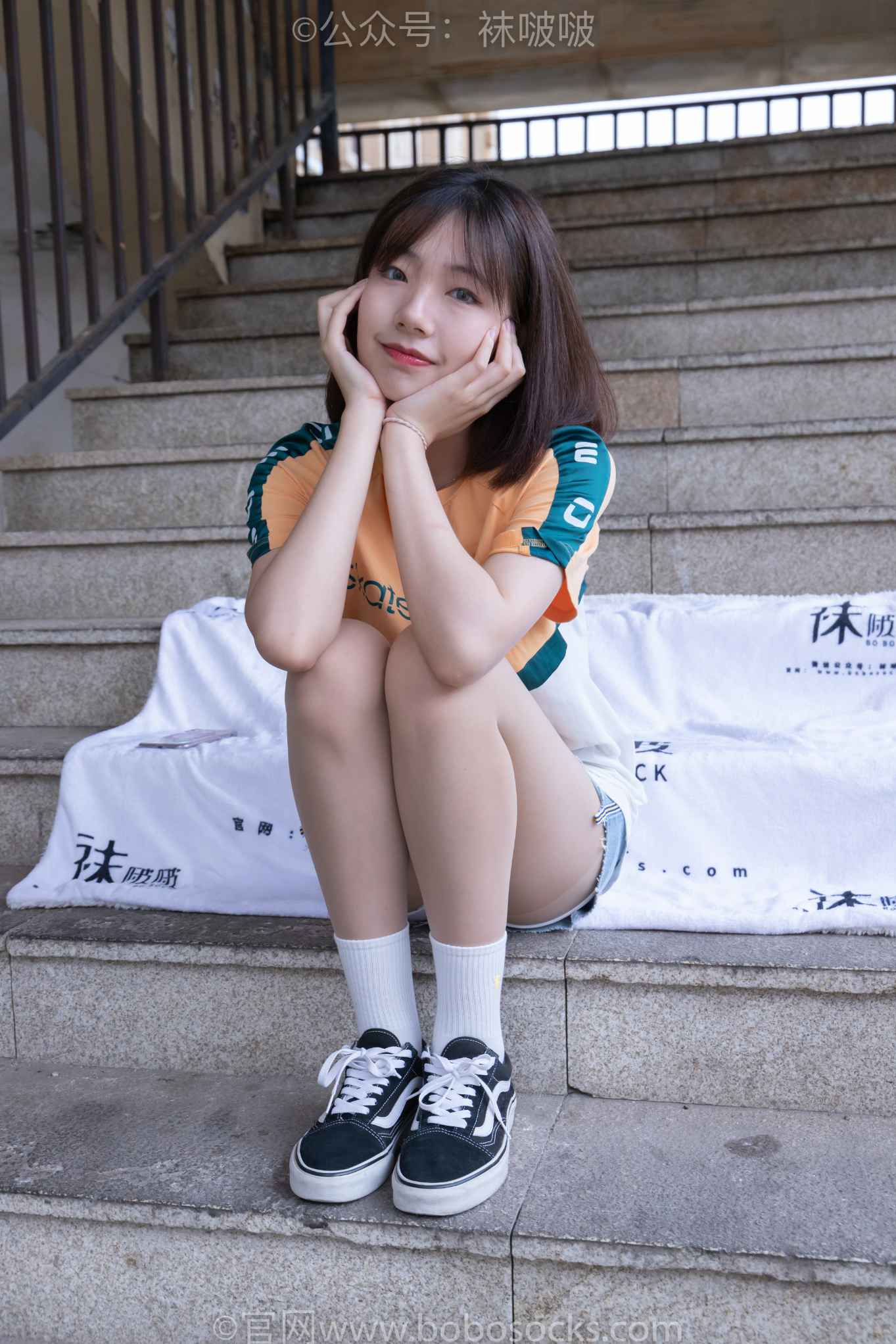 【网盘】[袜啵啵] 069期 小甜豆-vans板鞋、白棉袜、肉丝