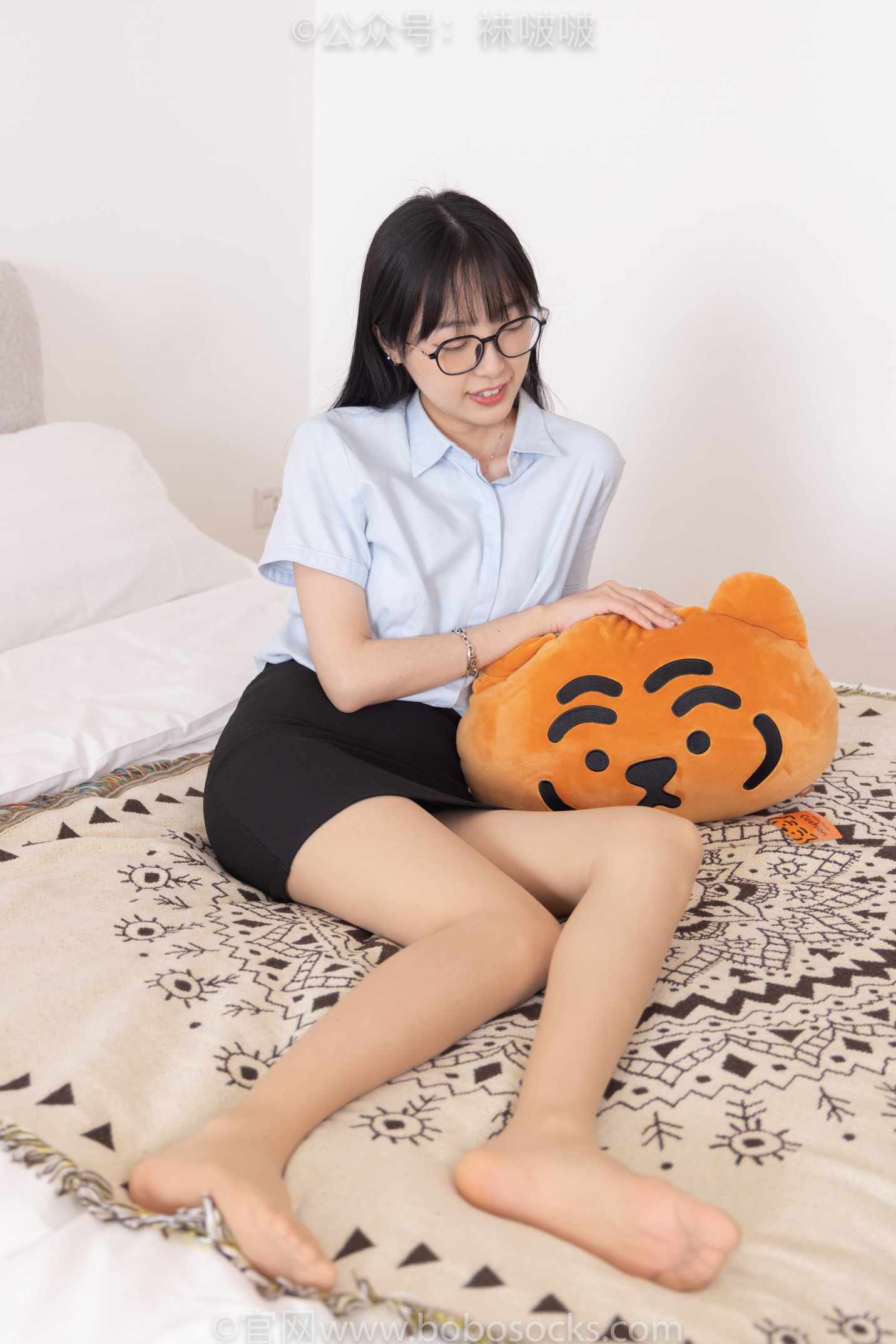 【网盘】[袜啵啵] 076期 稚予-建行制服、平底鞋、肉丝-脚尖透明款