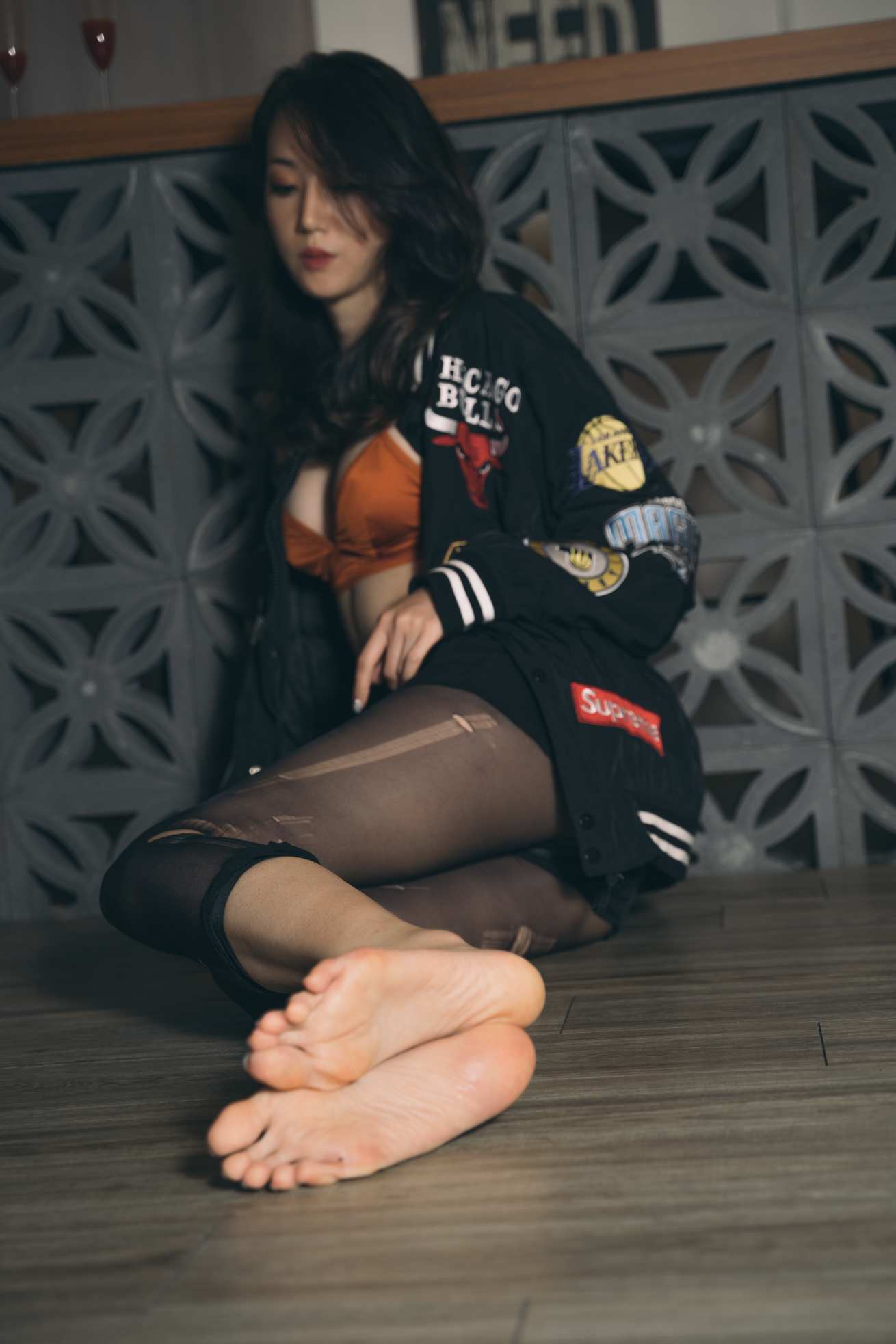 【网盘】Limerence-09 性感妹子近距离撕扯黑丝袜!