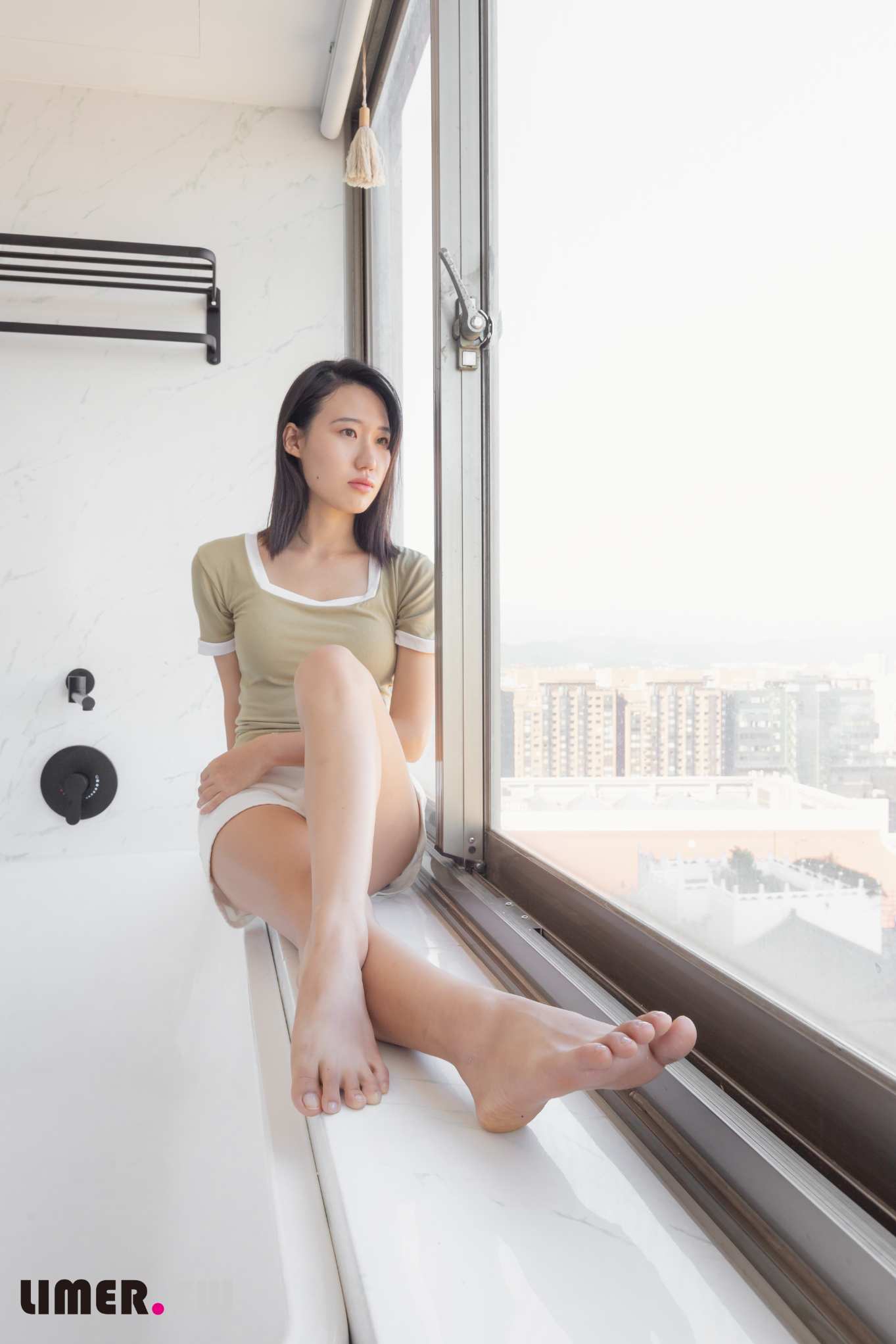 【网盘】Limerence-16 学生素人Sarah裸足首作