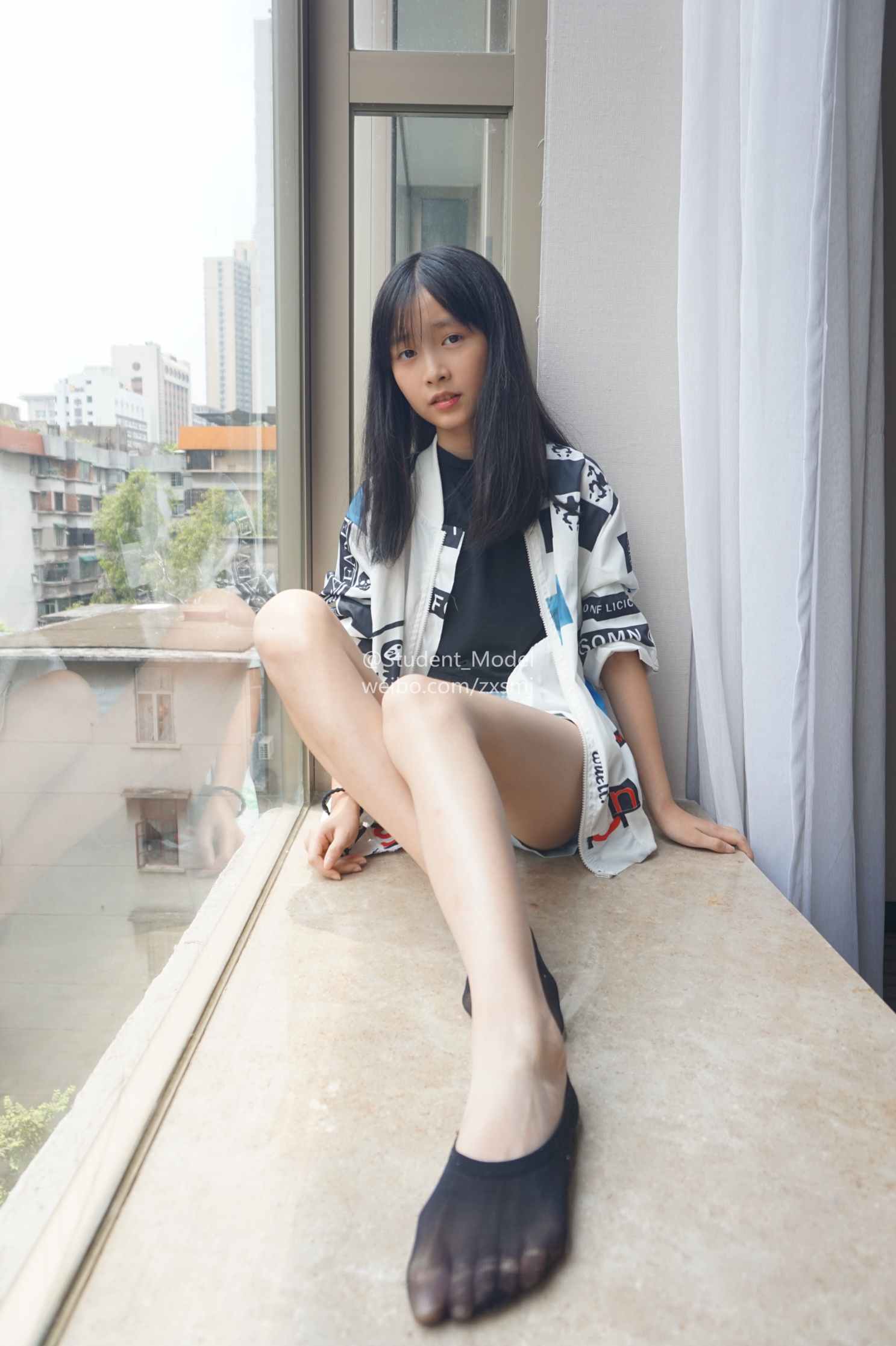 【网盘】[Student_Model] 编号29-小龙猫 精致的白嫩脚丫与性感黑船袜