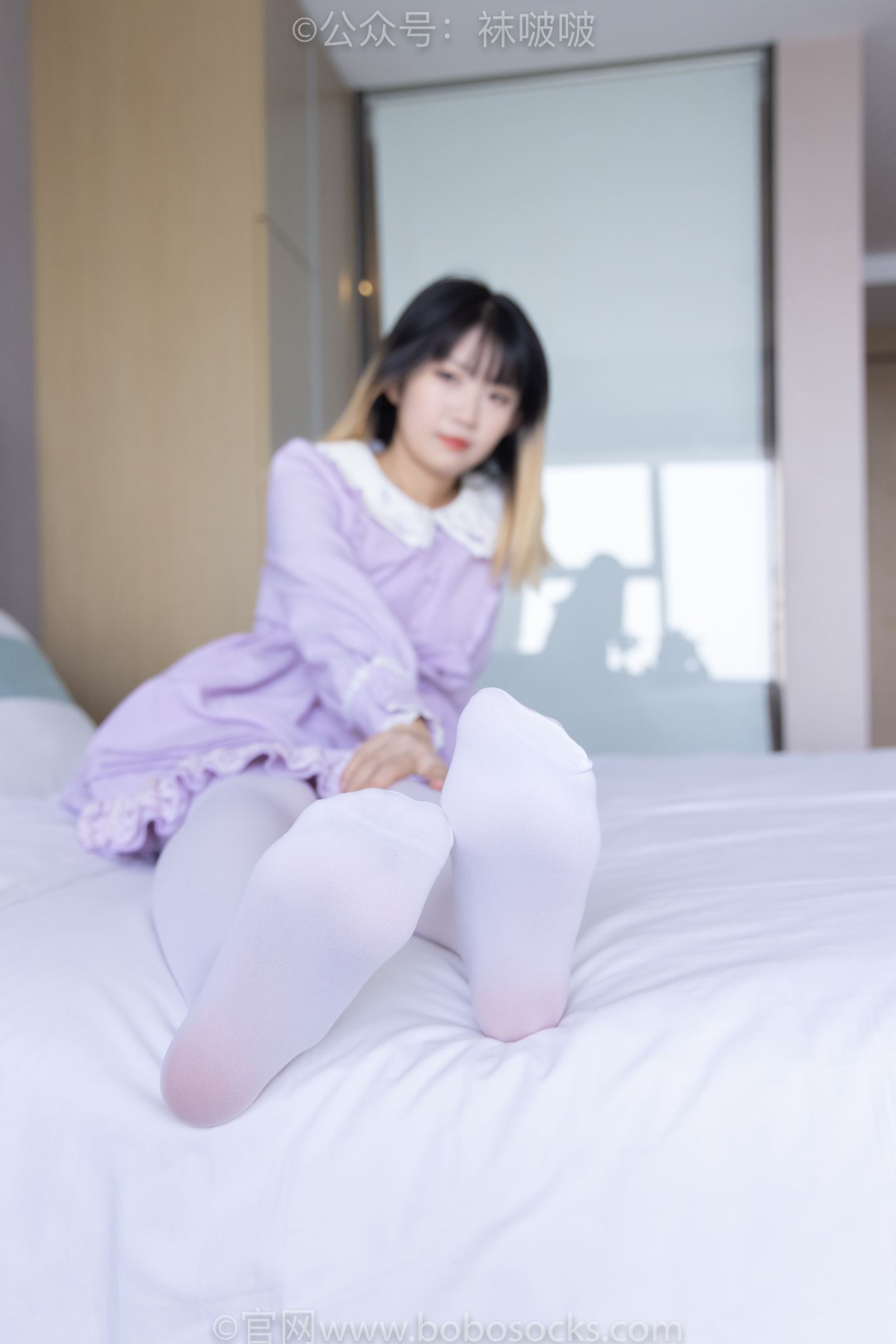 【网盘】[袜啵啵] 079期 砂糖-皮鞋、厚白丝 花絮版