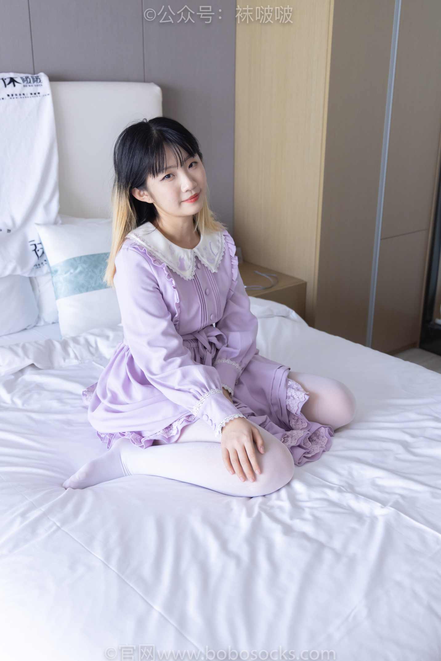 【网盘】[袜啵啵] 079期 砂糖-皮鞋、厚白丝 花絮版