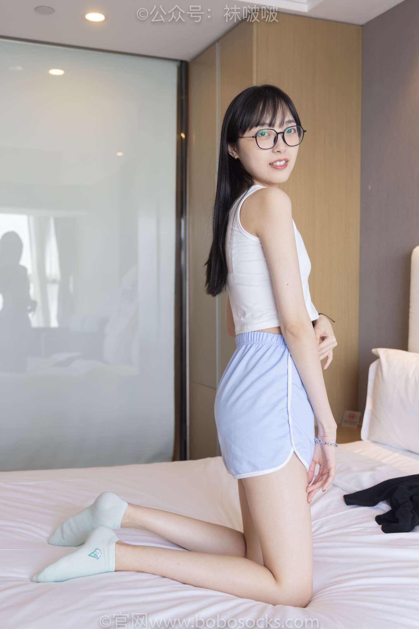 【网盘】[袜啵啵] 081期 稚予- AJ、浅黄色短棉袜、浅蓝色短棉袜、裸足