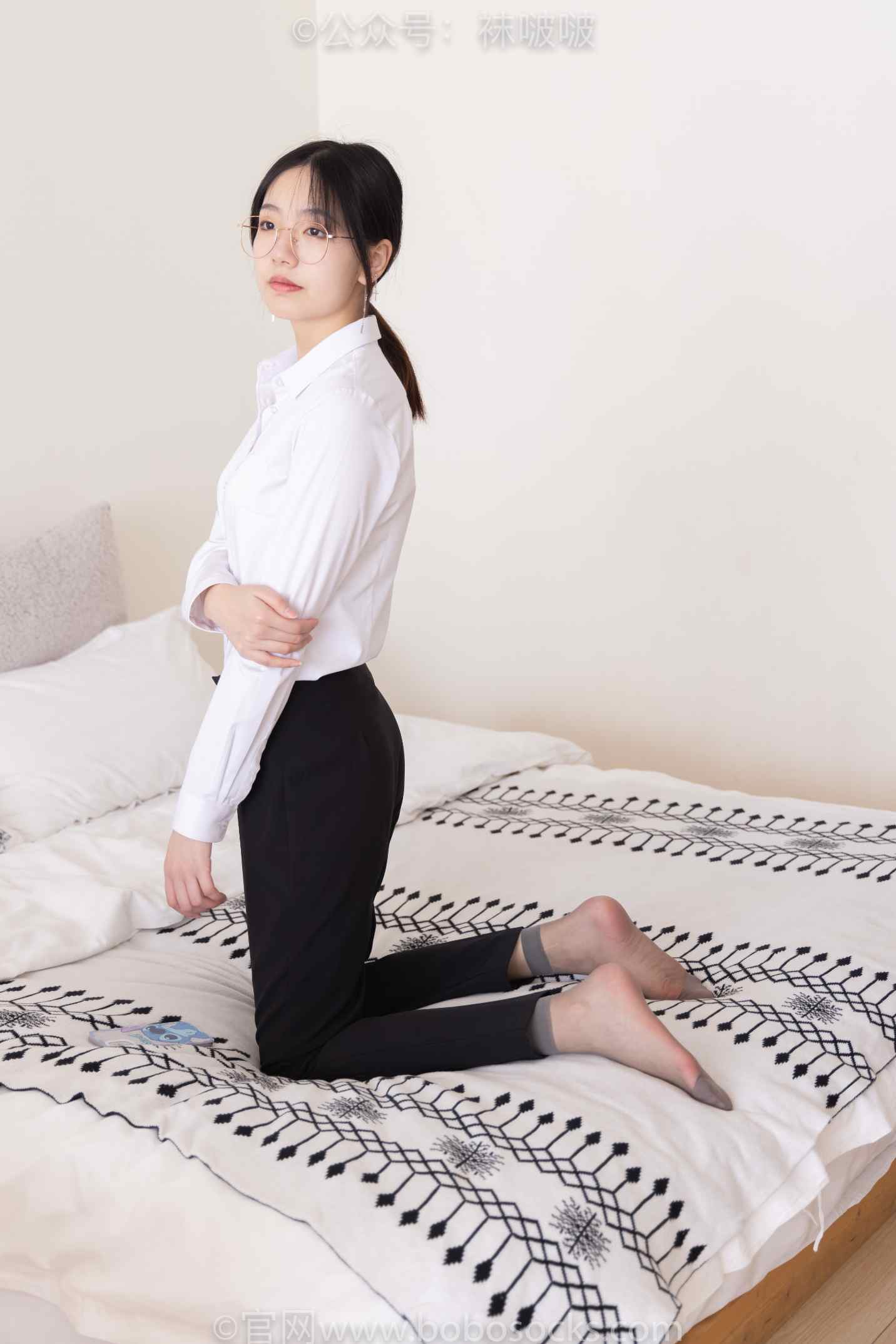 【网盘】[袜啵啵] 085期 小甜豆-平底鞋、短灰丝、短肉丝