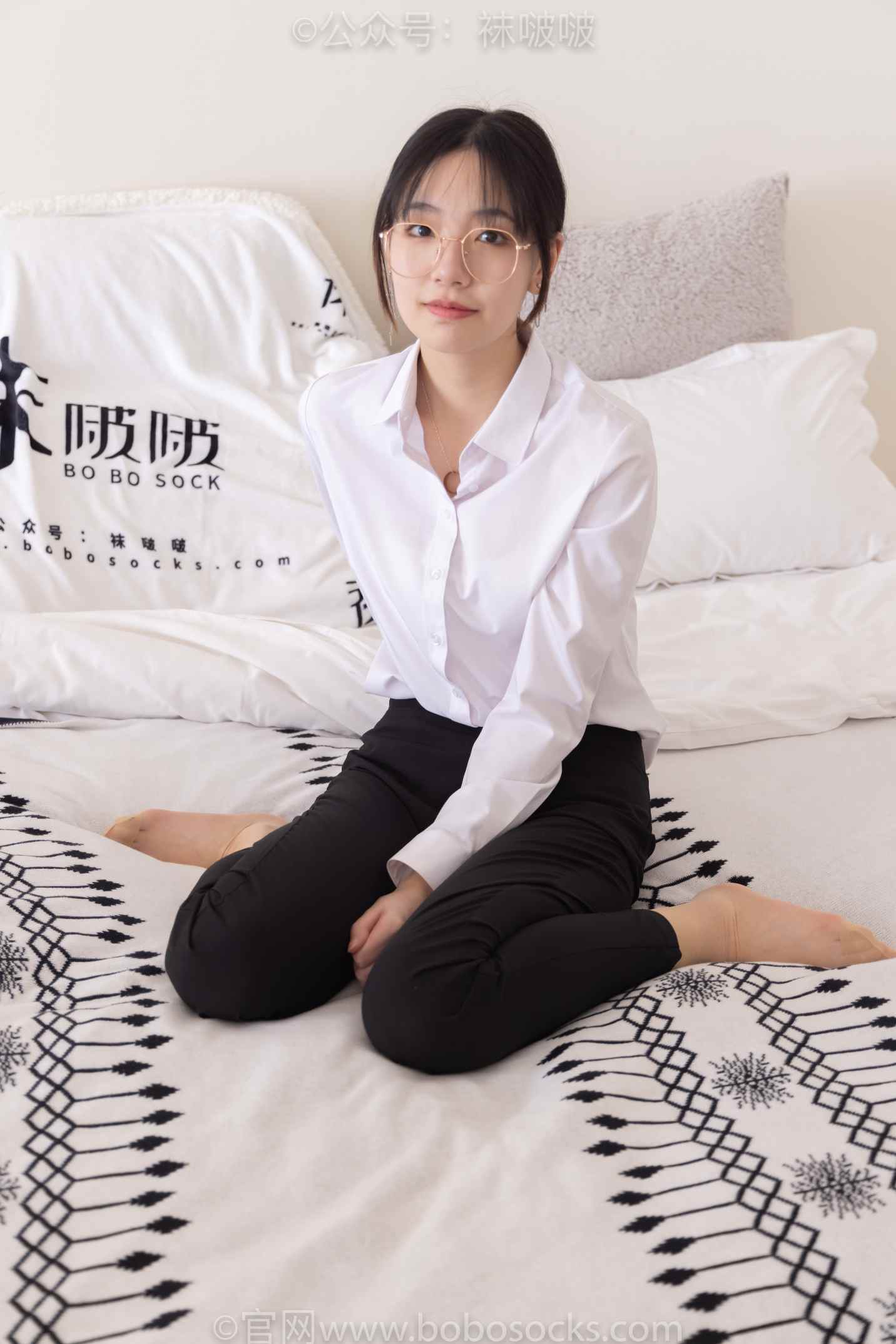 【网盘】[袜啵啵] 085期 小甜豆-平底鞋、短灰丝、短肉丝