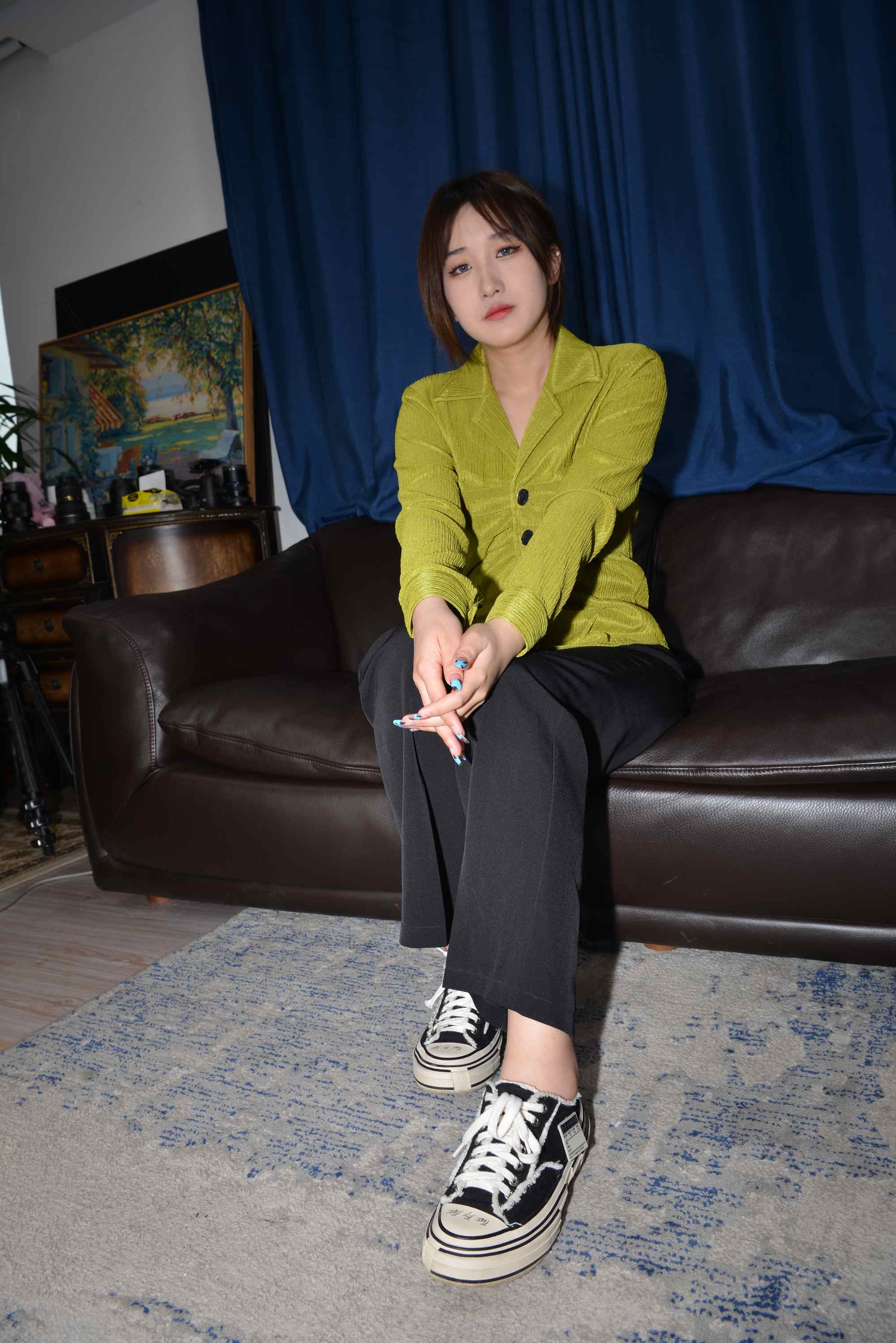 【网盘】[Sexy Asian Girls Feet] No.002 QIQI的性感的40码裸足大脚丫