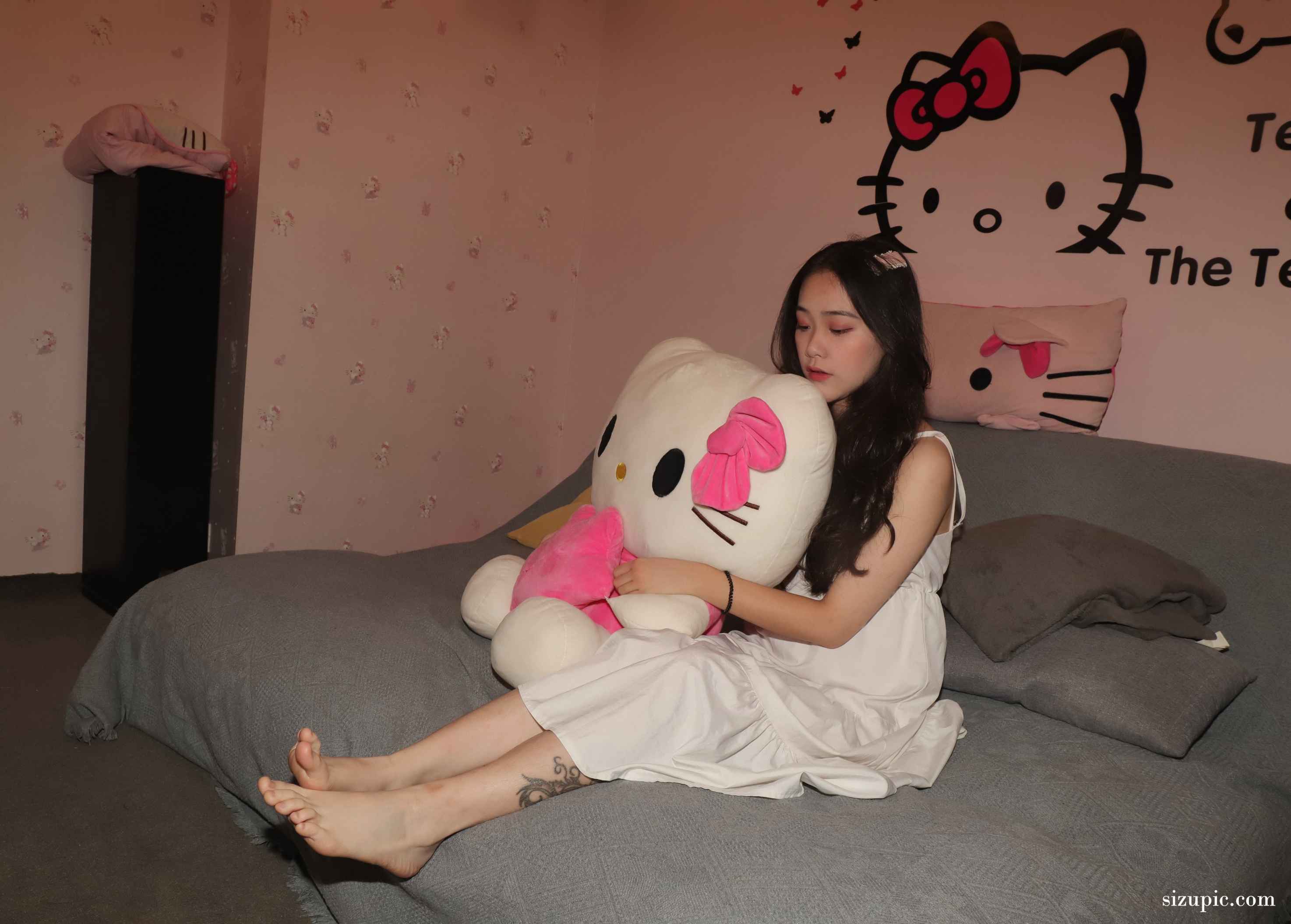 【网盘】[Pary学生模拍]043 大美女琪琪回归献上38码雪白大美脚