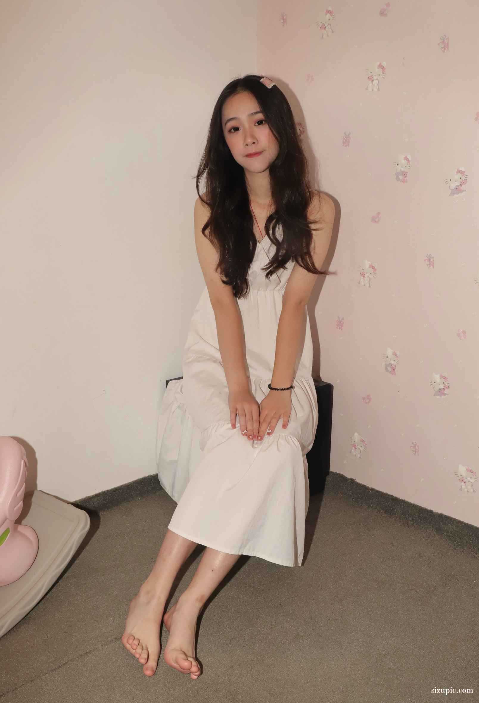 【网盘】[Pary学生模拍]043 大美女琪琪回归献上38码雪白大美脚