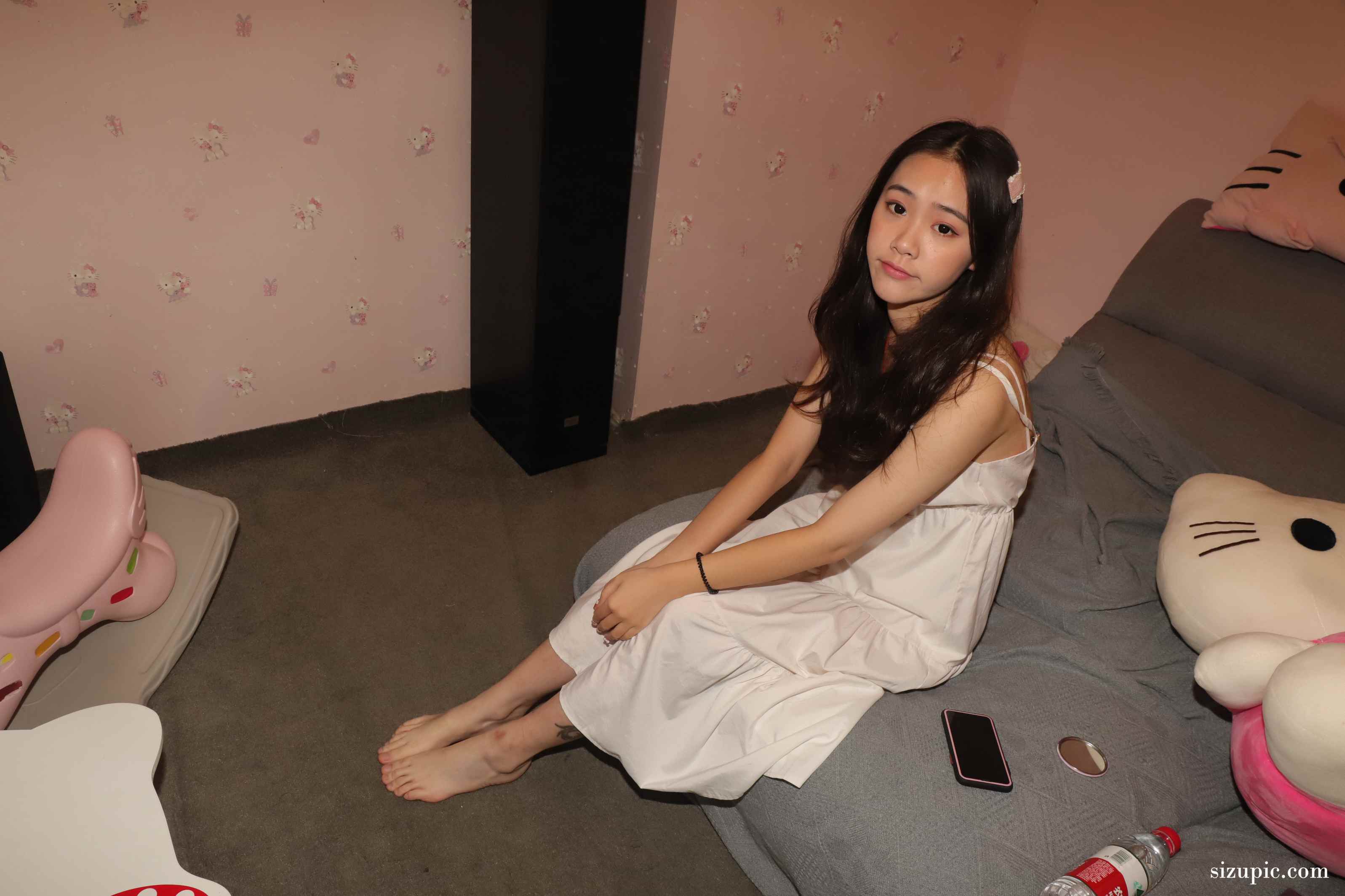 【网盘】[Pary学生模拍]043 大美女琪琪回归献上38码雪白大美脚