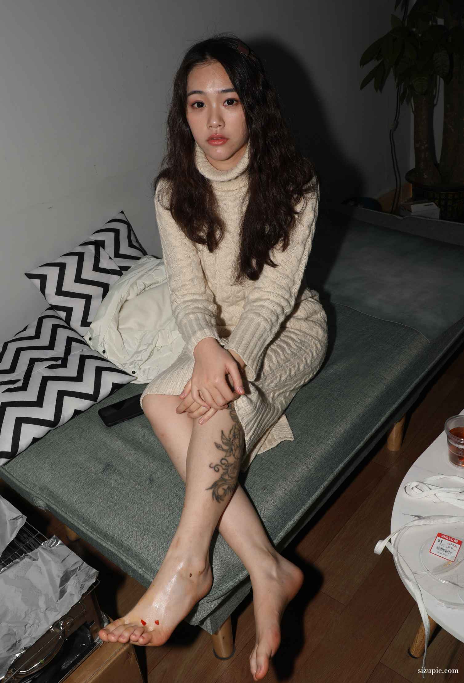 【网盘】[Pary学生模拍]046 大美女琪琪脚底大餐，近距离脚底特写，汗腺清晰可见