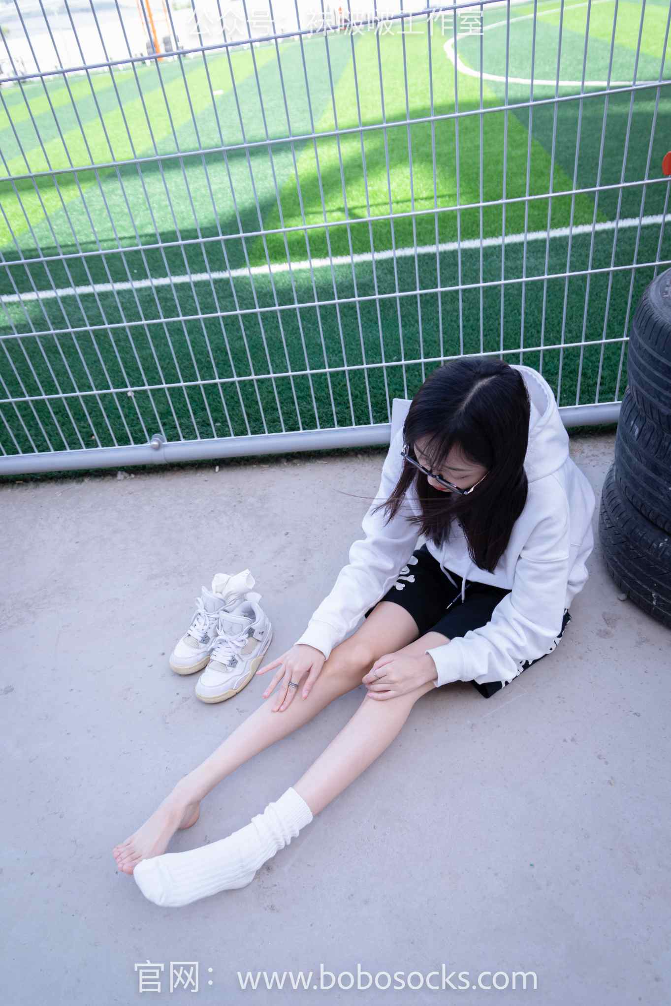 【网盘】[袜啵啵] 103期 稚予-AJ篮球鞋、白棉袜、裸足