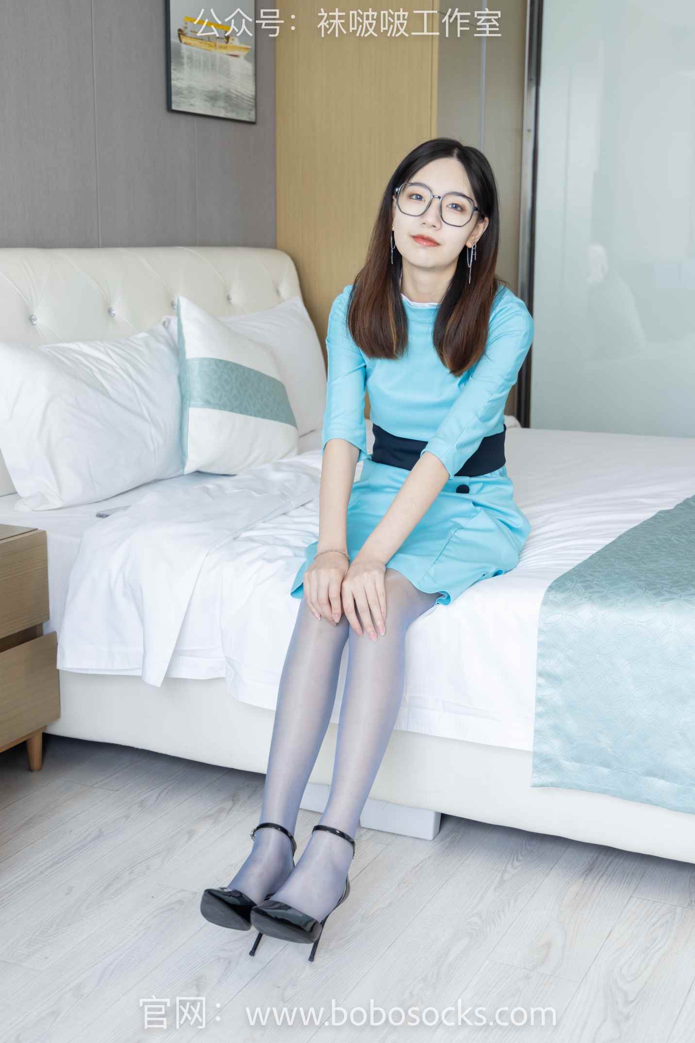 【网盘】[袜啵啵] 105期 小甜豆-空姐制服、高跟鞋、蓝色丝袜