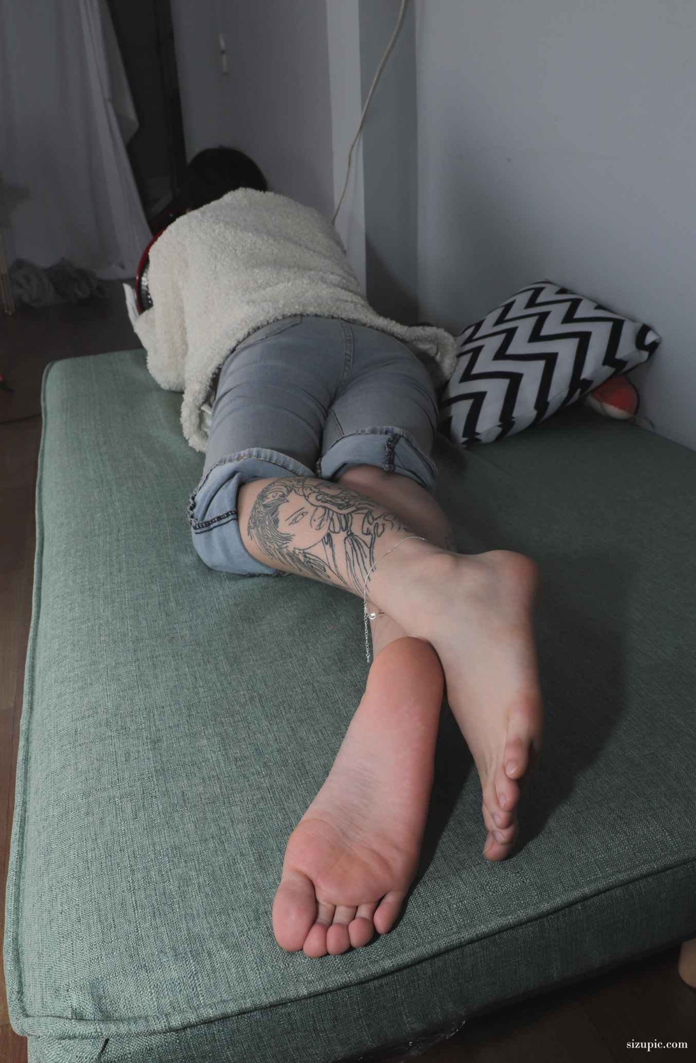 【网盘】[Pary学生模拍]047 大美女婉华再次展示39码超白大美脚