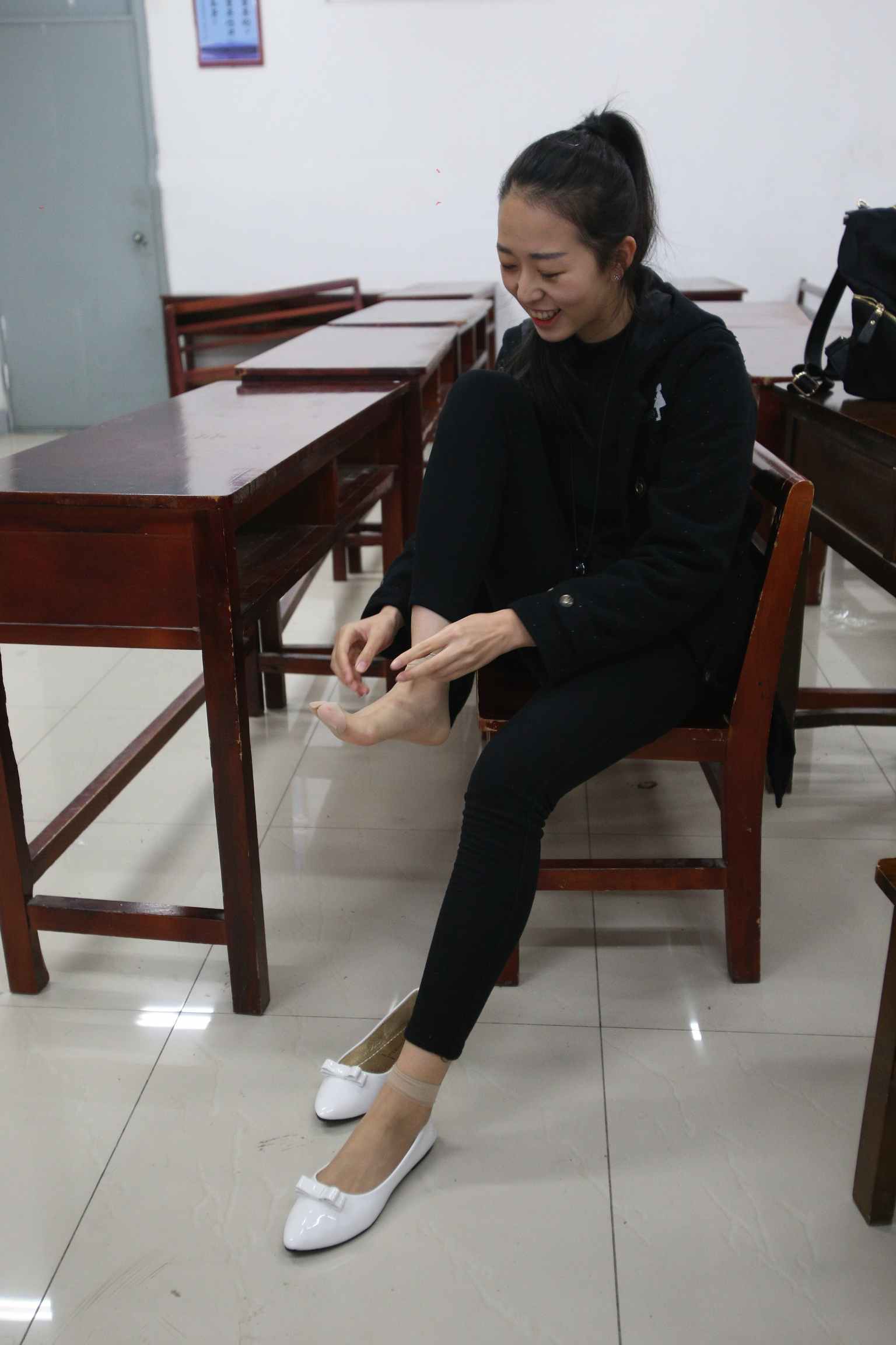 【网盘】[大西瓜爱牙膏]短丝+裸足