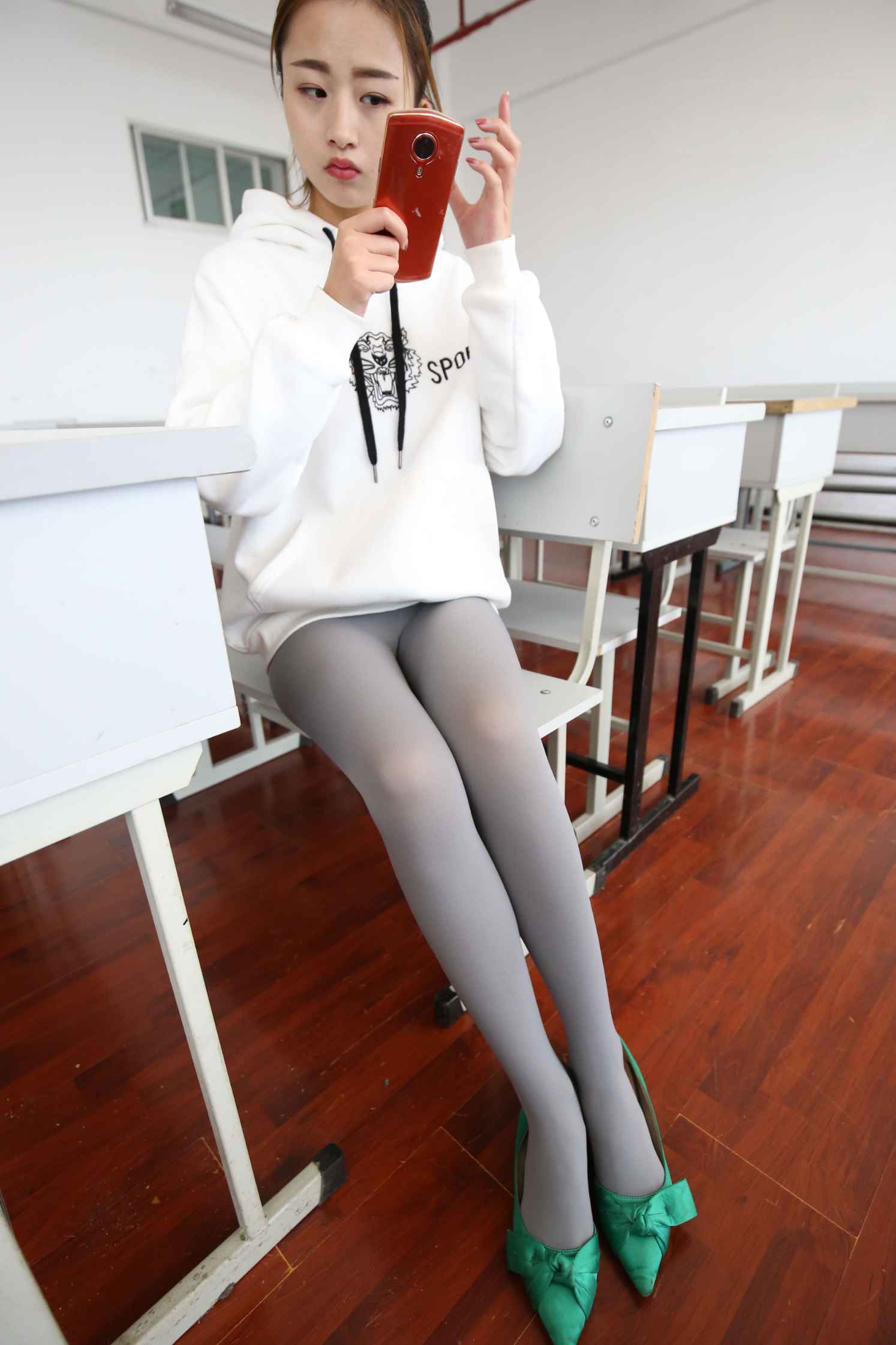 【网盘】[大西瓜爱牙膏]模特1 灰丝热