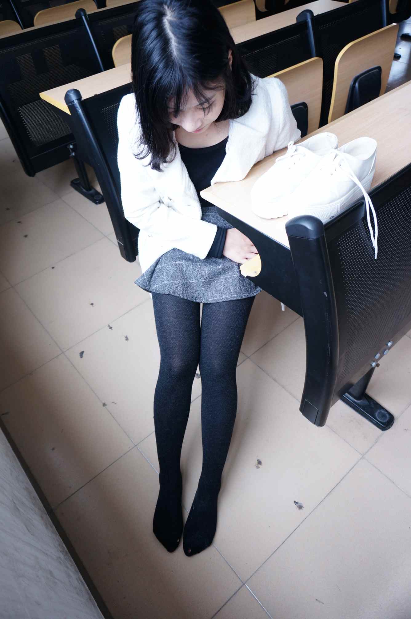 【网盘】[大西瓜爱牙膏]黑丝白鞋少女