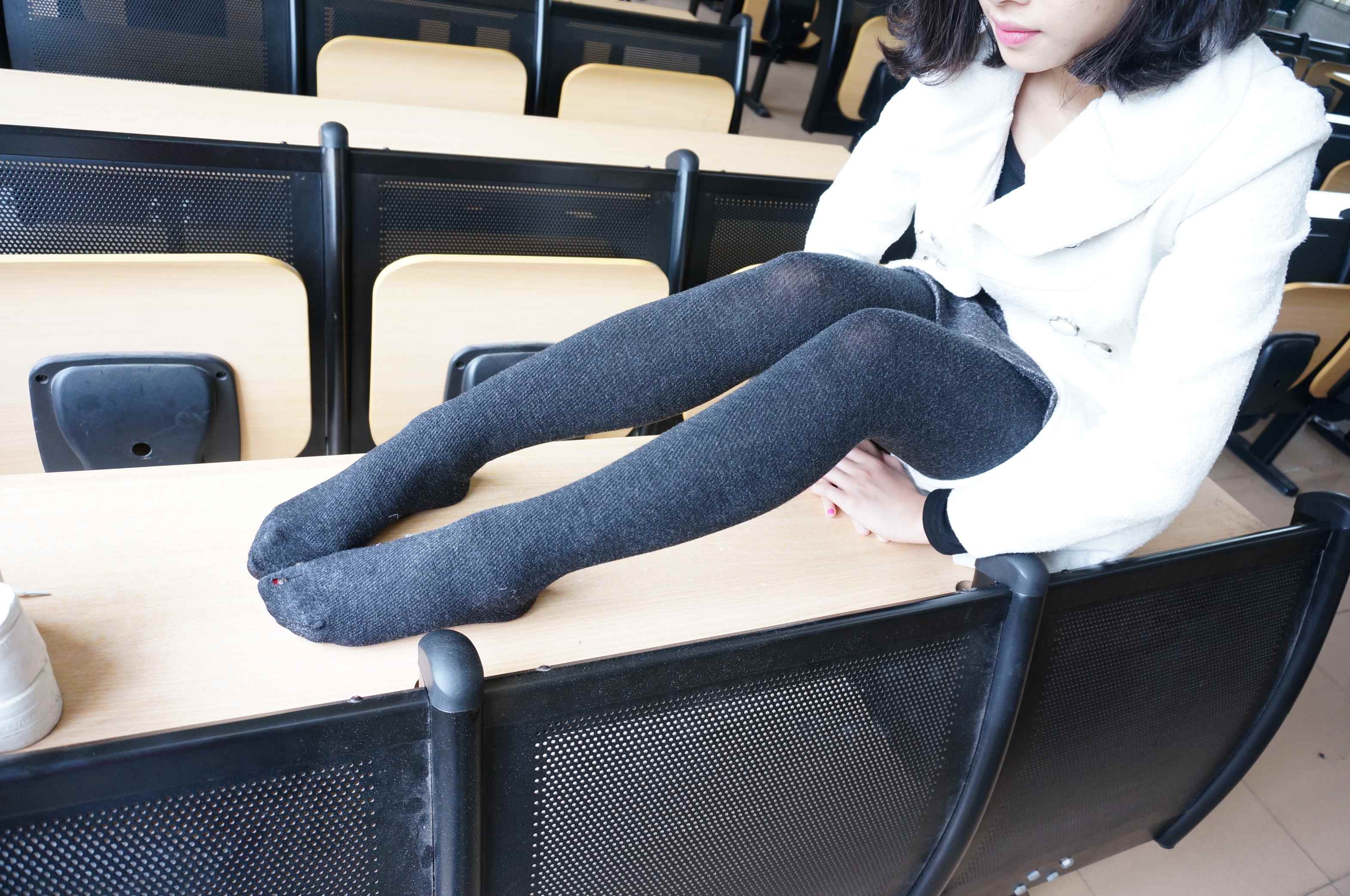 【网盘】[大西瓜爱牙膏]黑丝白鞋少女