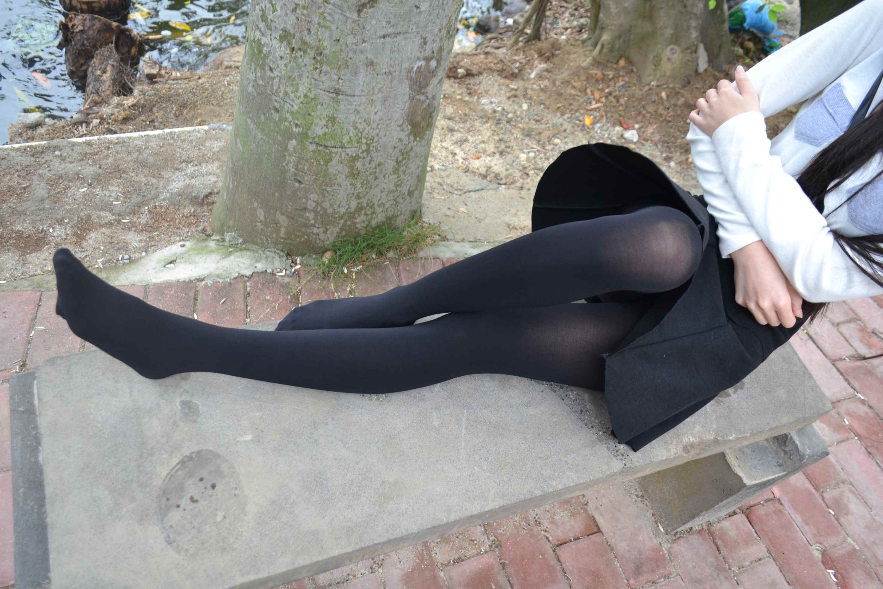 【网盘】[大西瓜爱牙膏]湖边黑丝妹