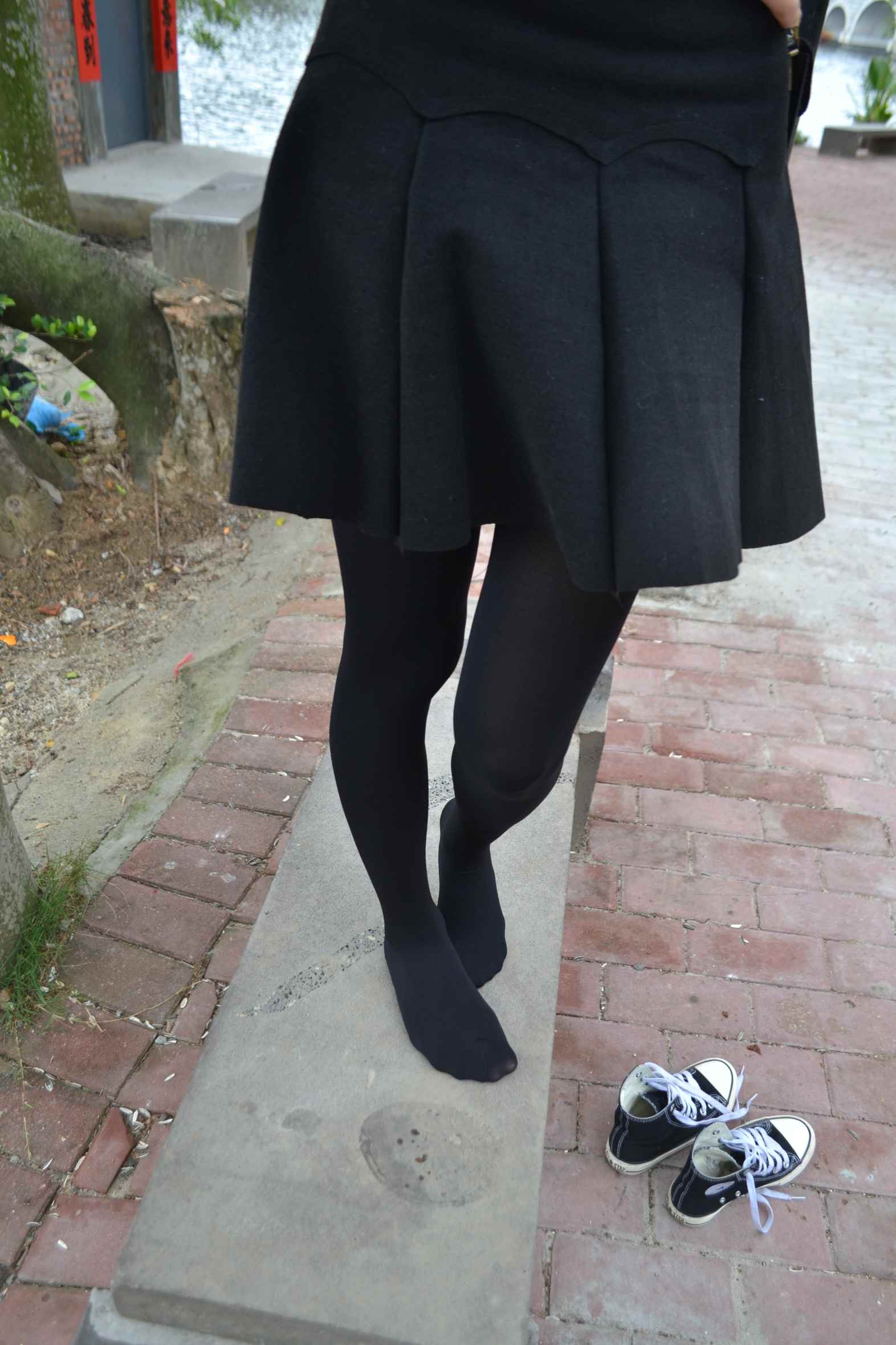 【网盘】[大西瓜爱牙膏]湖边黑丝妹