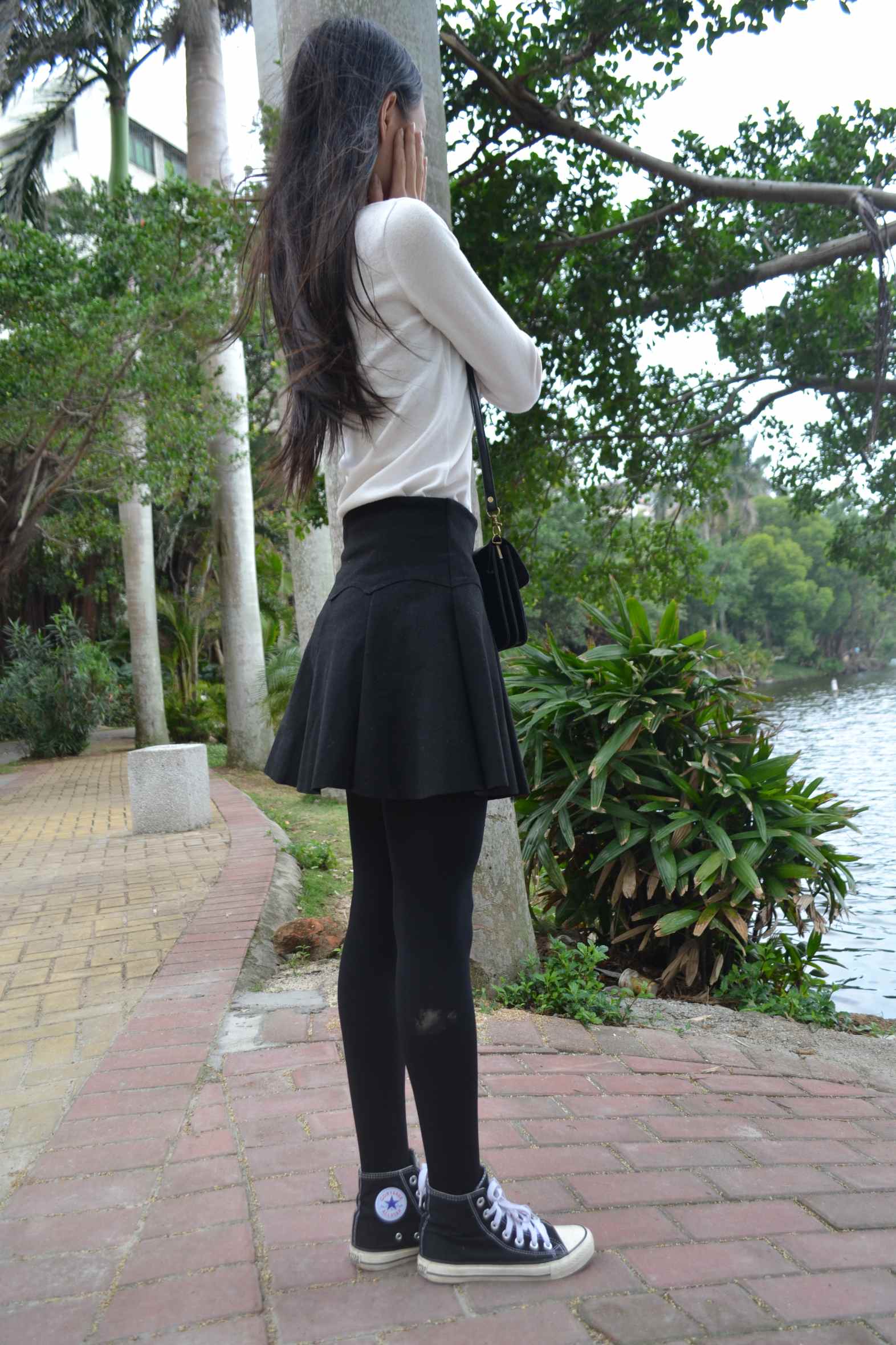 【网盘】[大西瓜爱牙膏]湖边黑丝妹