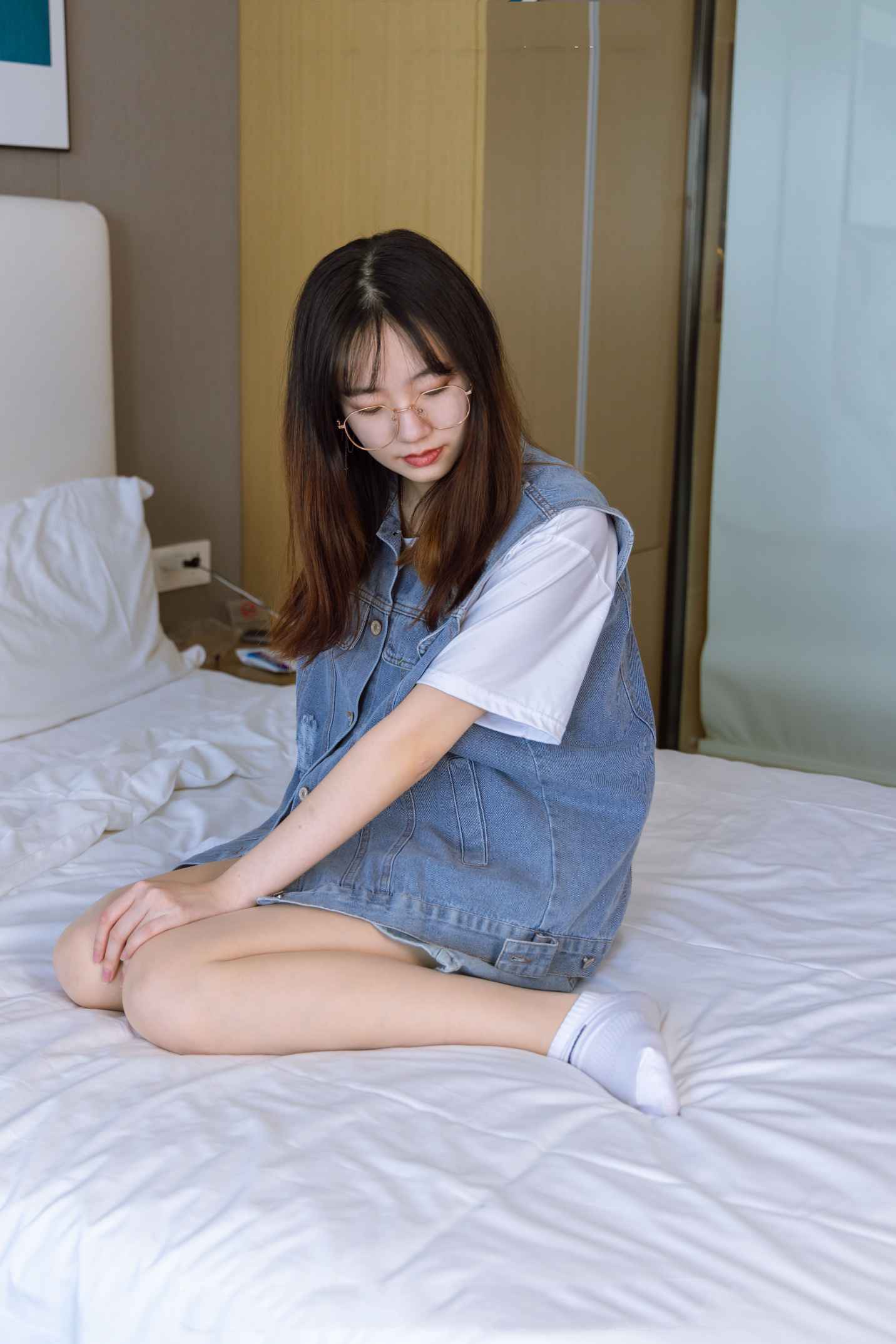 【网盘】[袜啵啵]123期 小甜豆-板鞋、白棉袜、肉丝